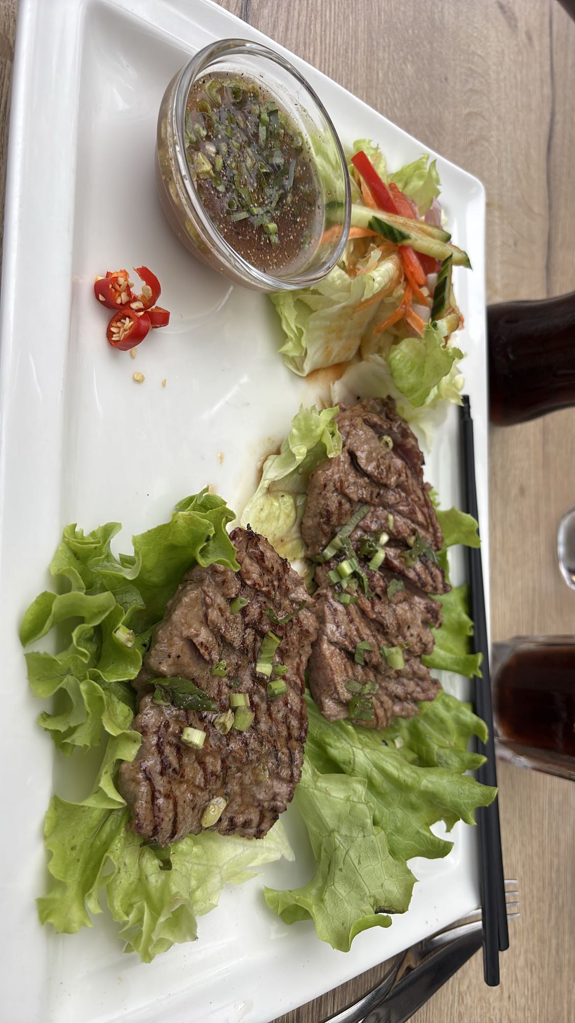 Boeuf grillé salade asiatique