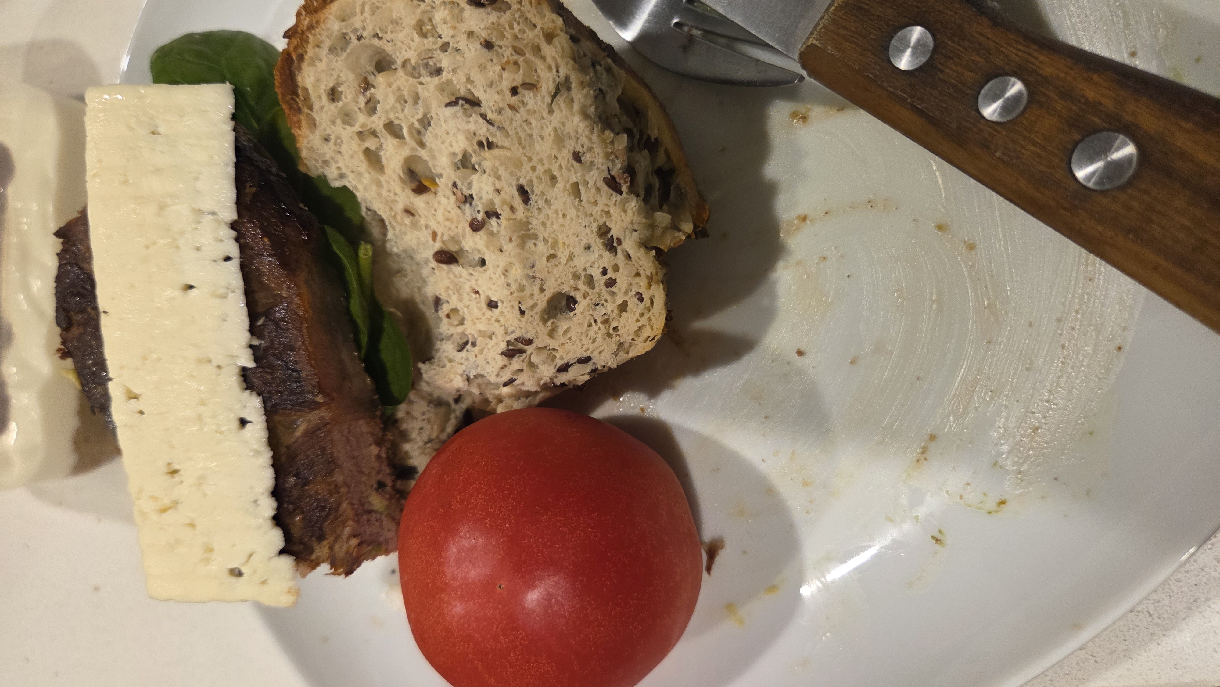 Beef sandwich with tomato