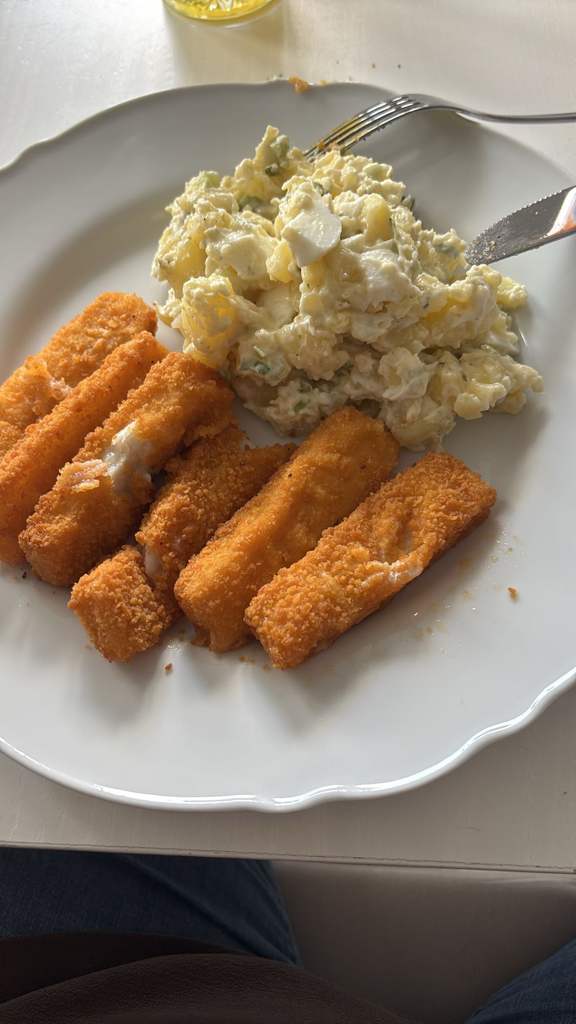 Fischstäbchen mit Kartoffelsalat