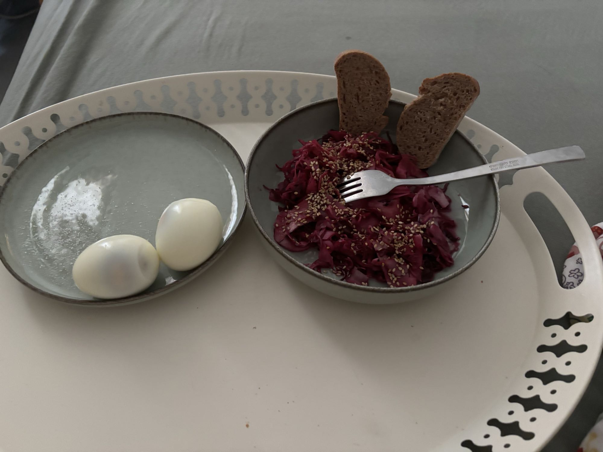 Œufs et salade de chou