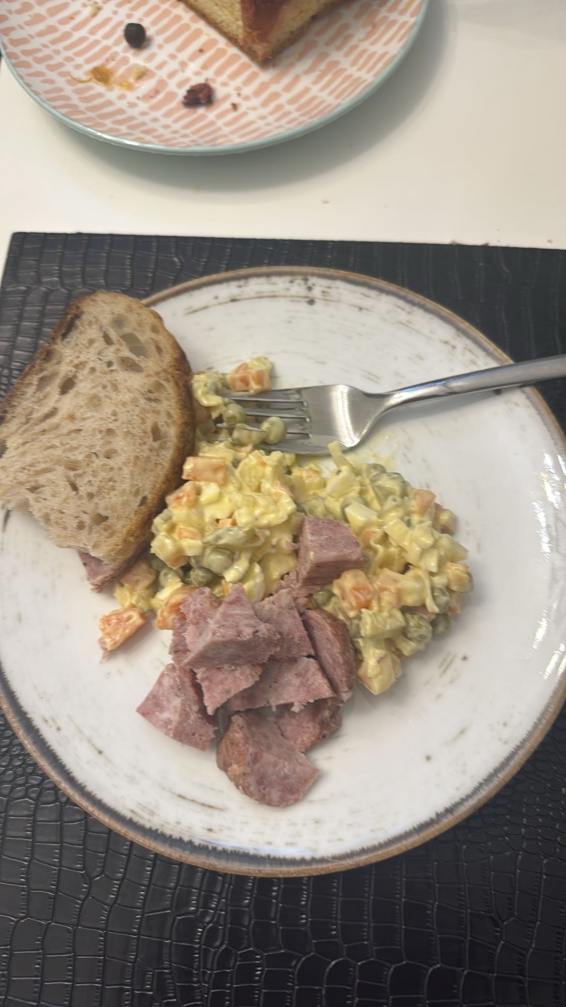 Sałatka jarzynowa z mięsem