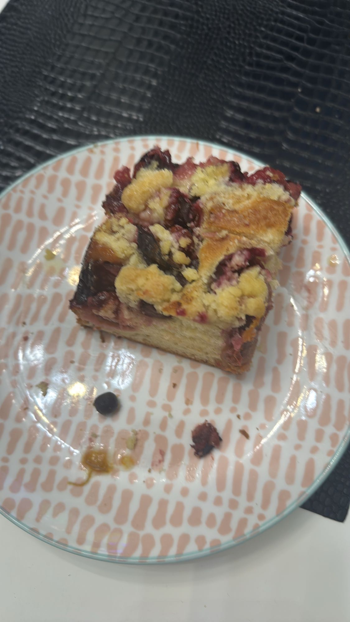 ciasto z owocami i kruszonką