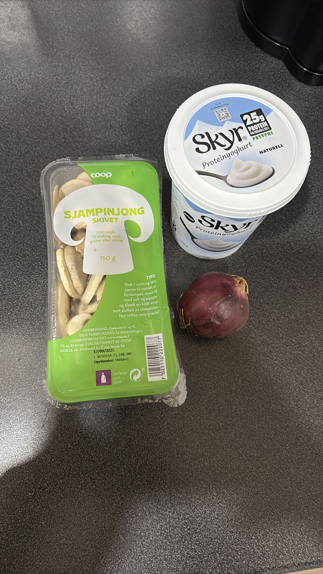 Skyr med sopp og løk