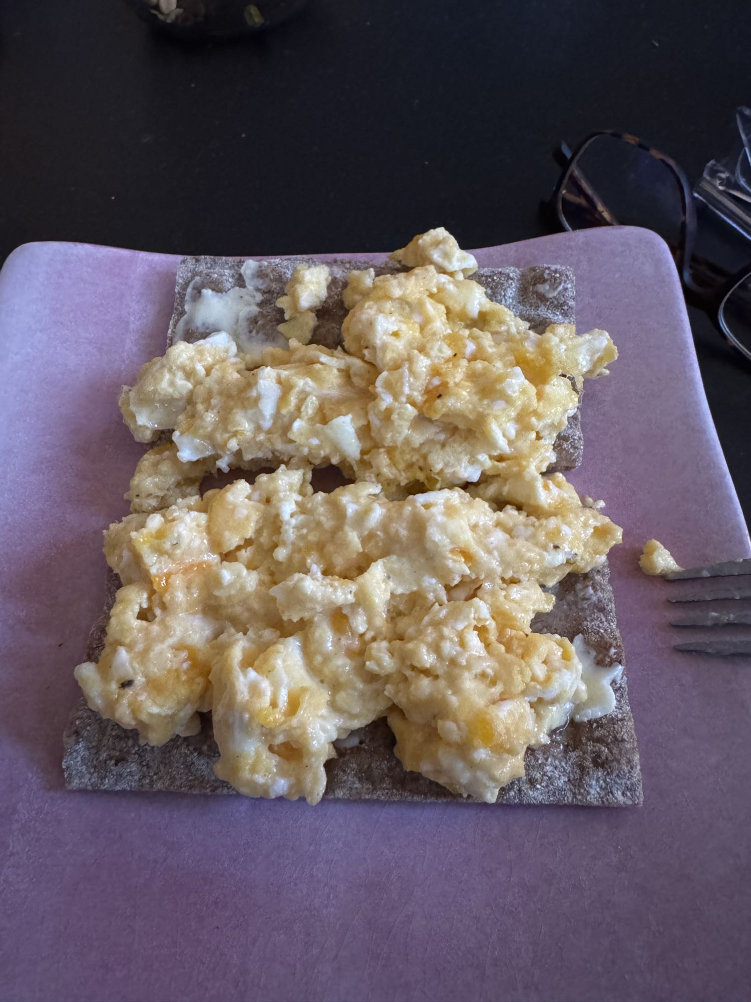 Äggröra på knäckebröd