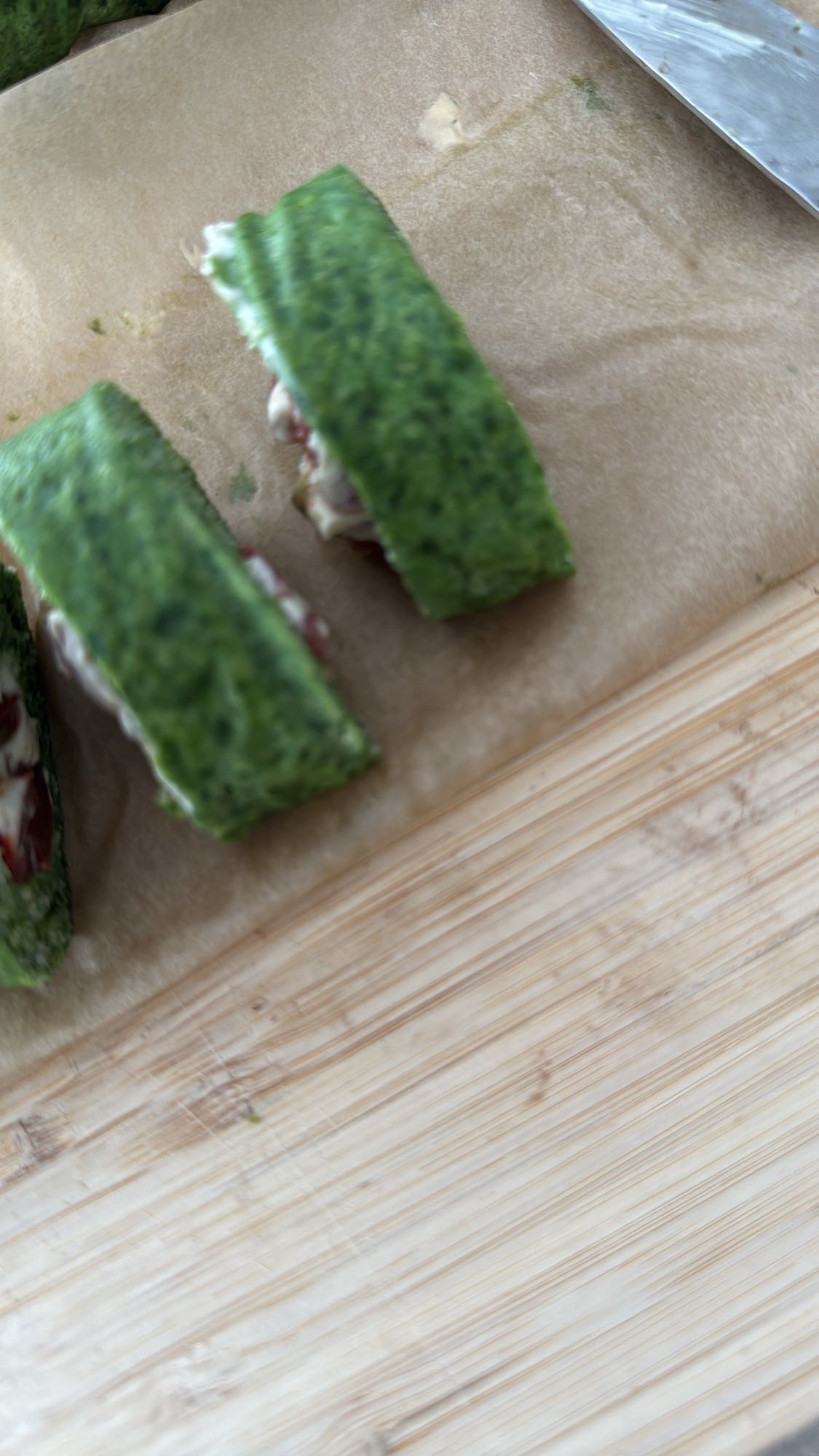 шпинатный ролл с начинкой