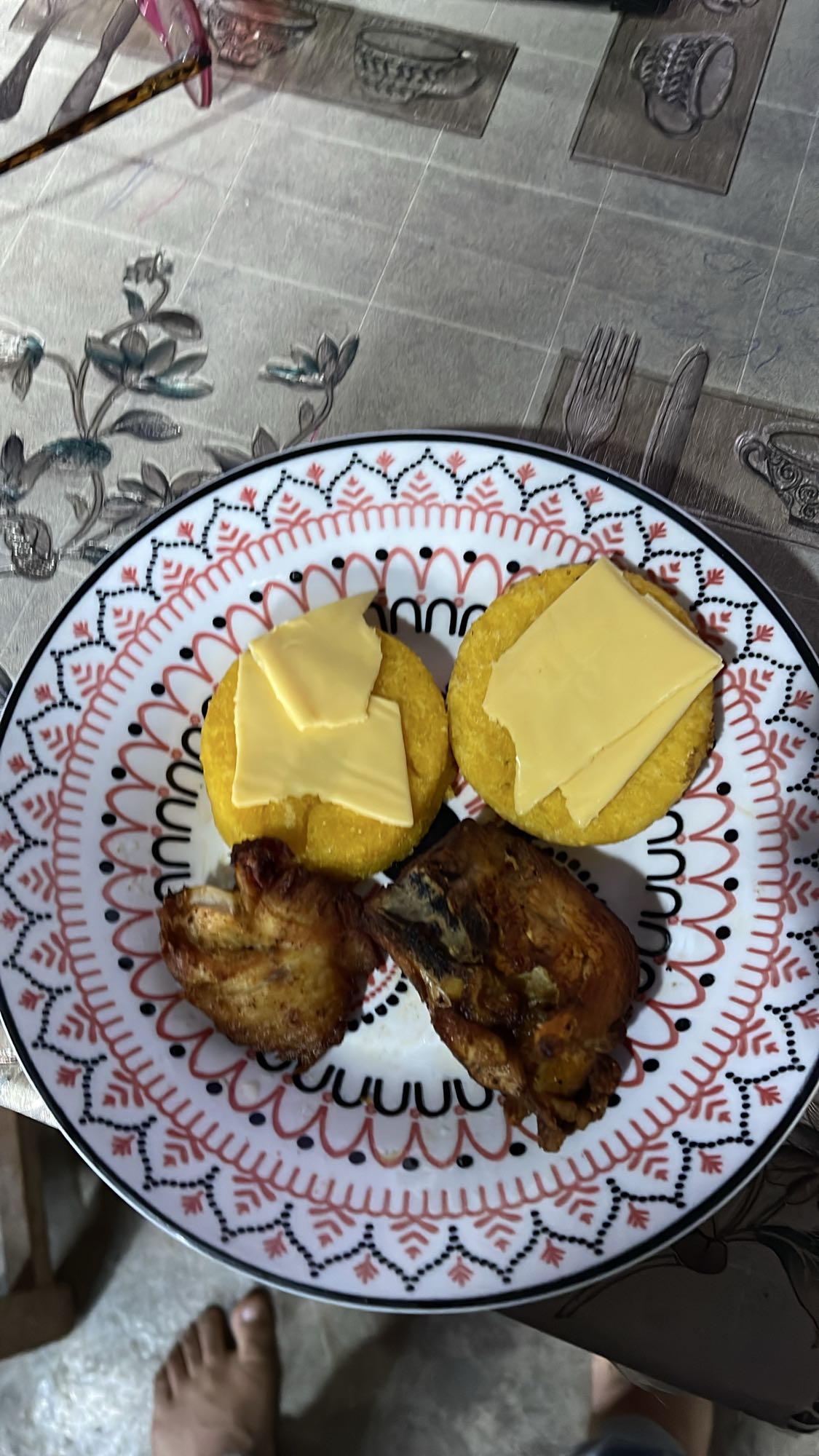 Arepas con queso y pollo