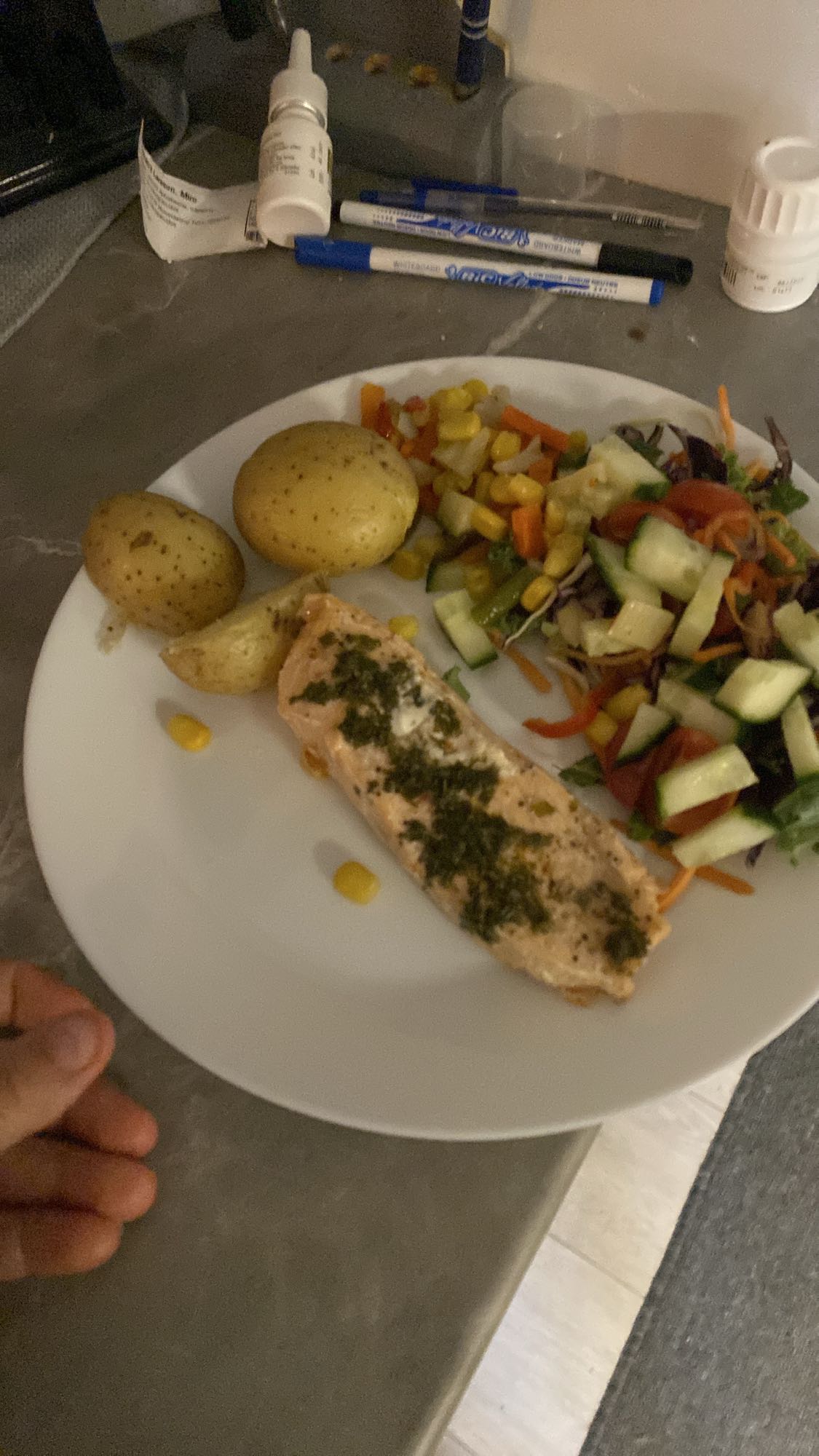Lax med potatis och sallad