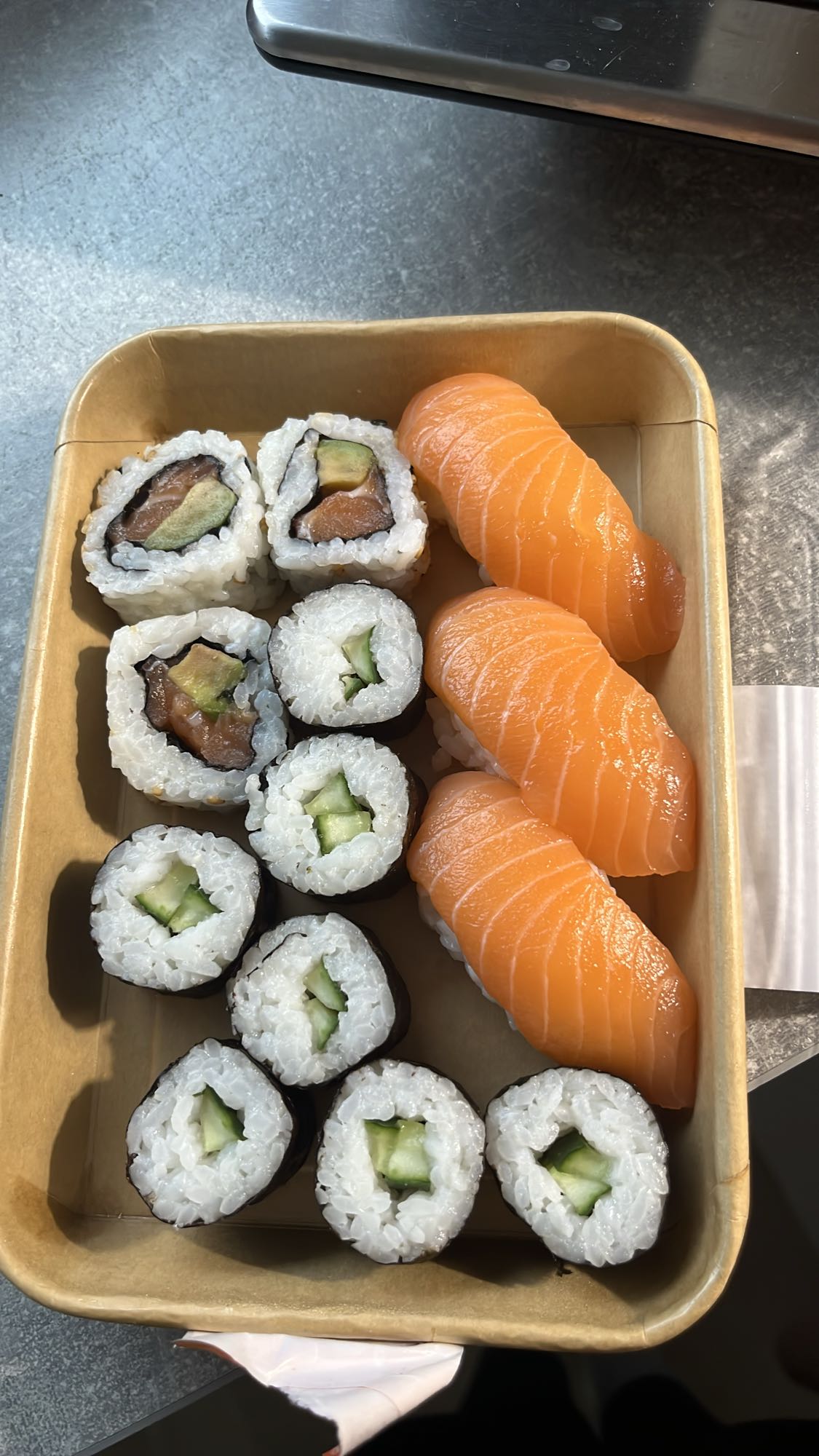 Salmon Sushi & Maki Set
