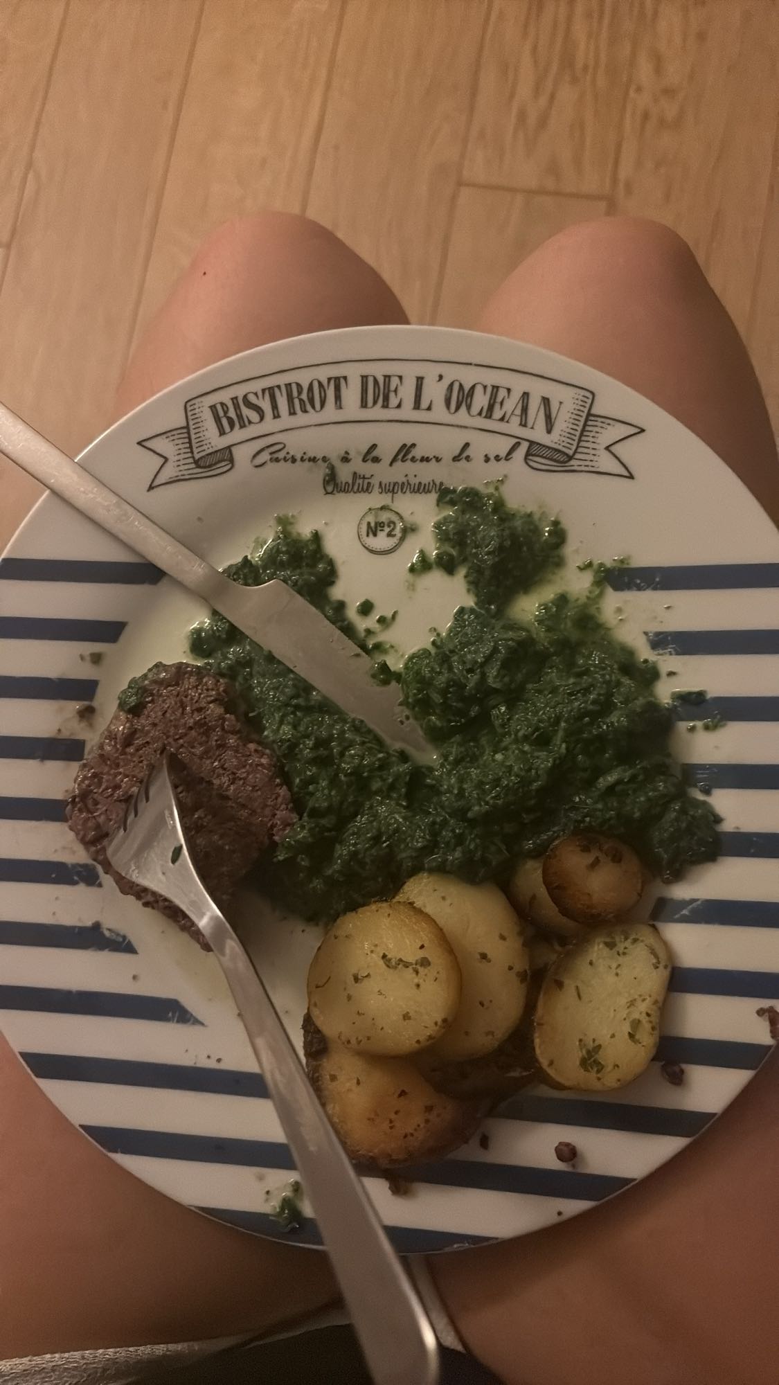 Steak, épinards, pommes