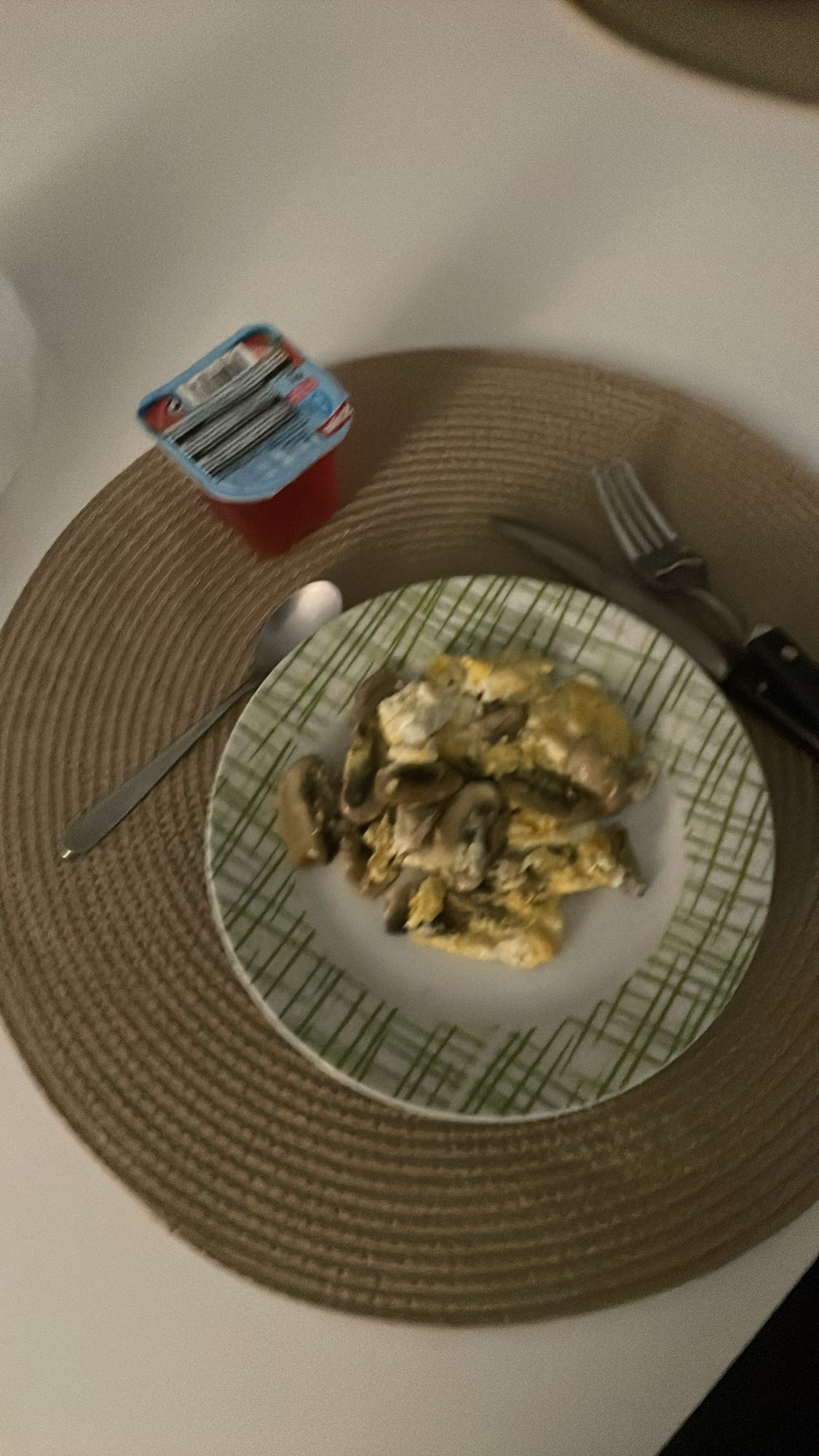 huevos con champiñones