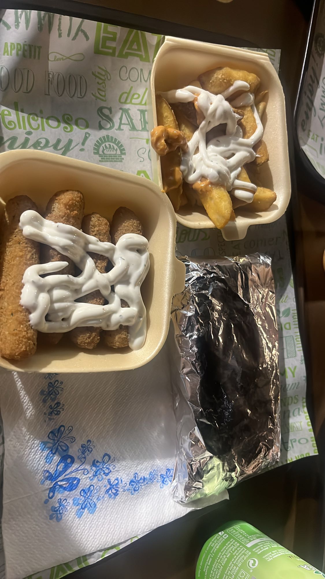 comida rápida con salsa