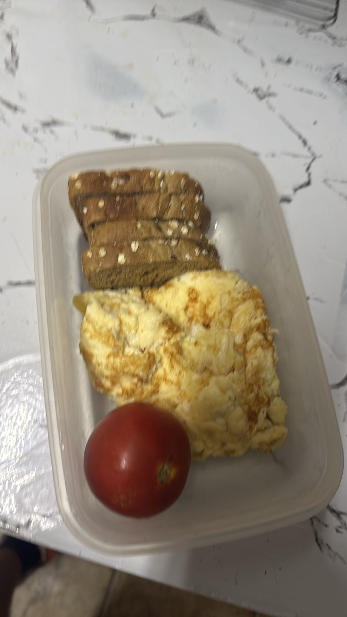 Mic dejun cu ouă și pâine