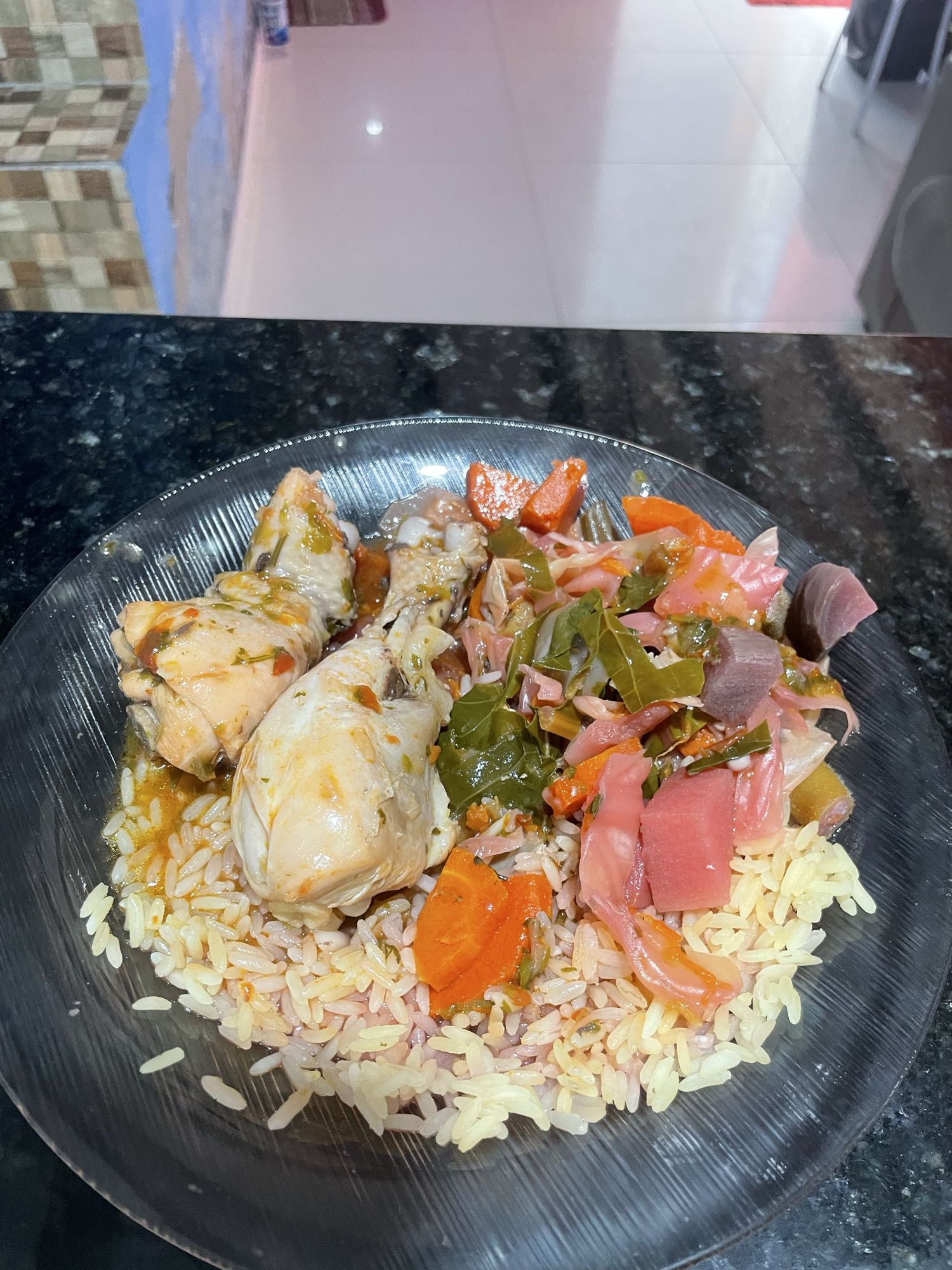 Frango com arroz e legumes