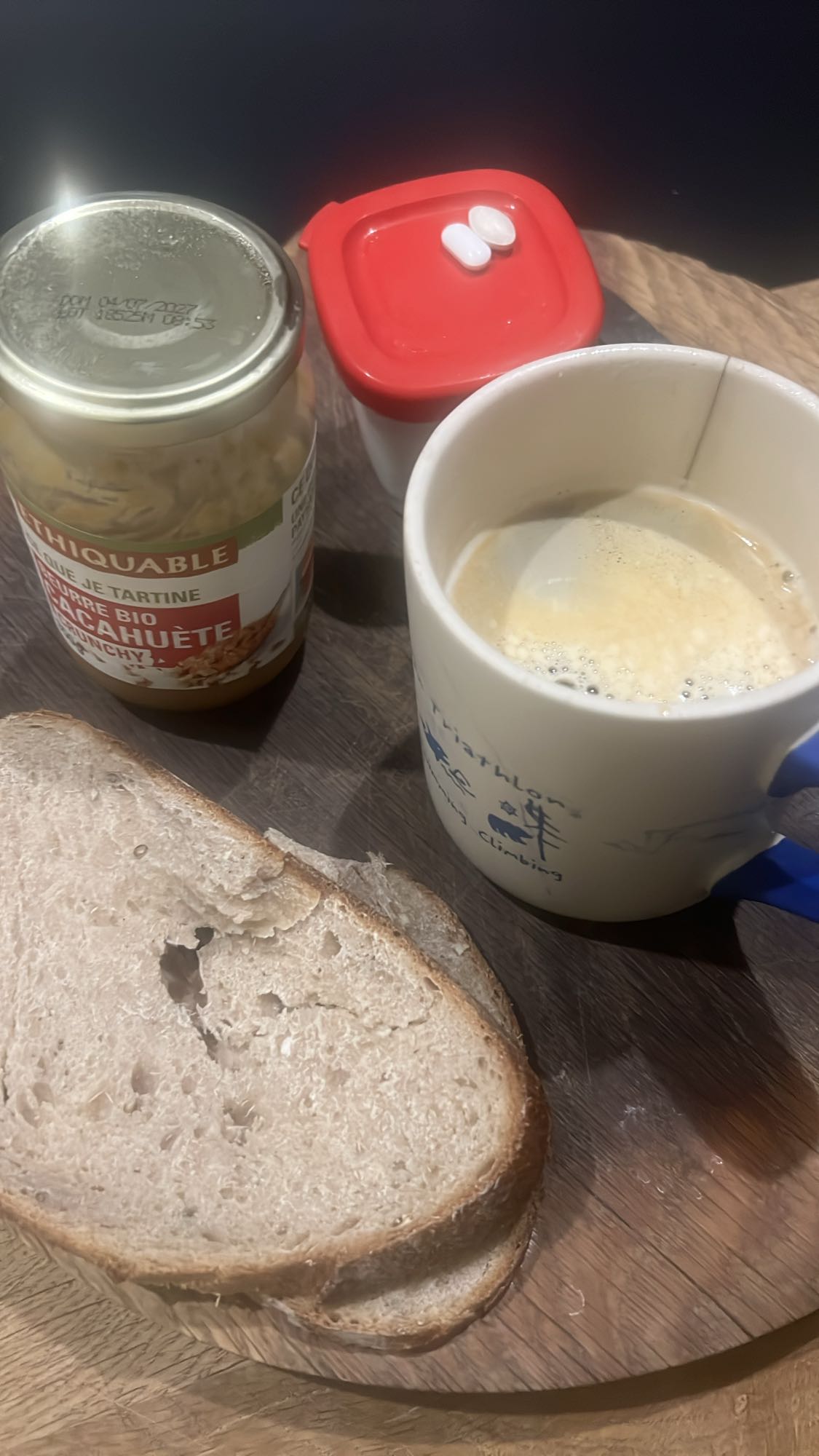 Petit-déjeuner tartine café