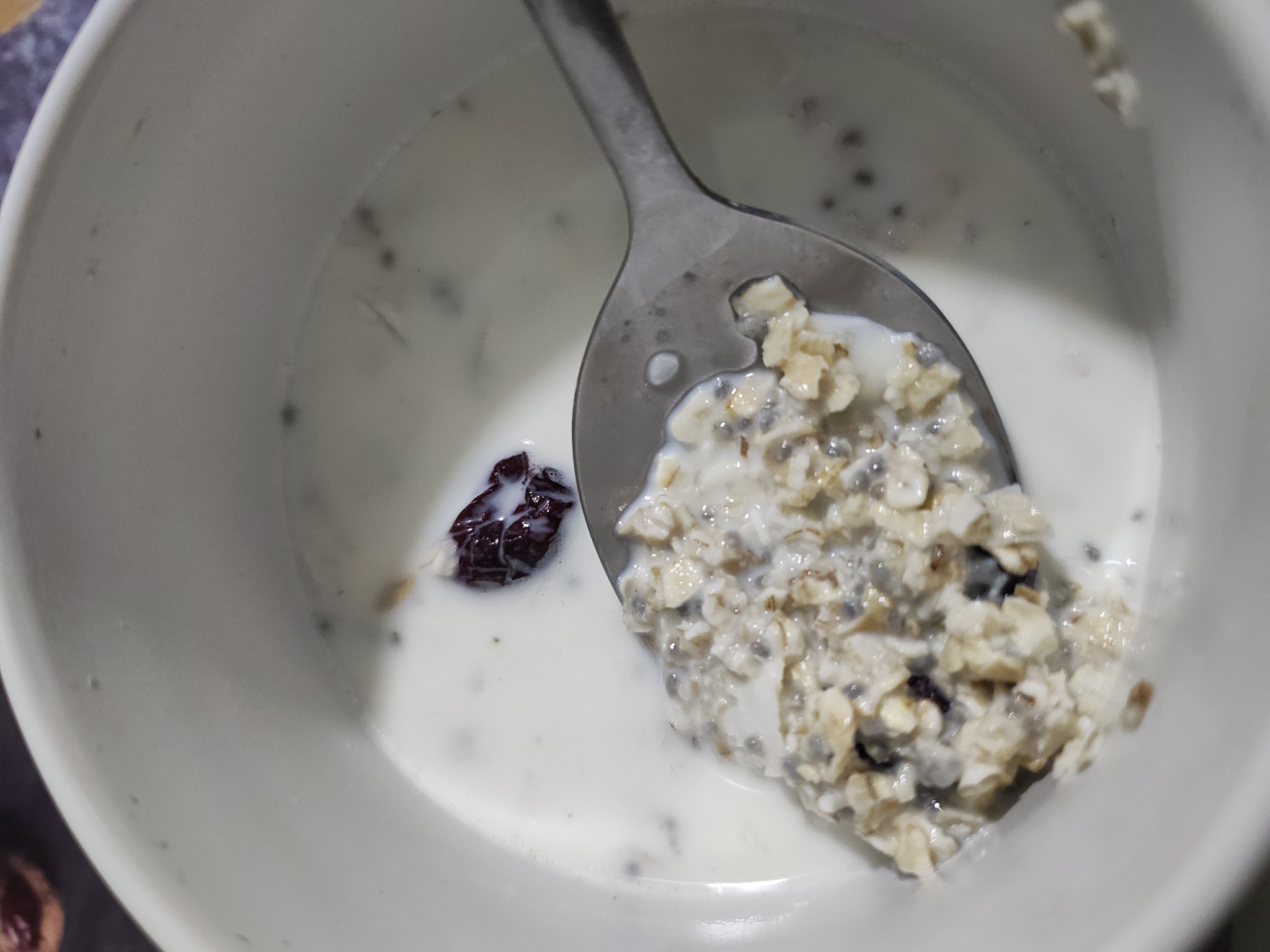 Oats with milk and raisin