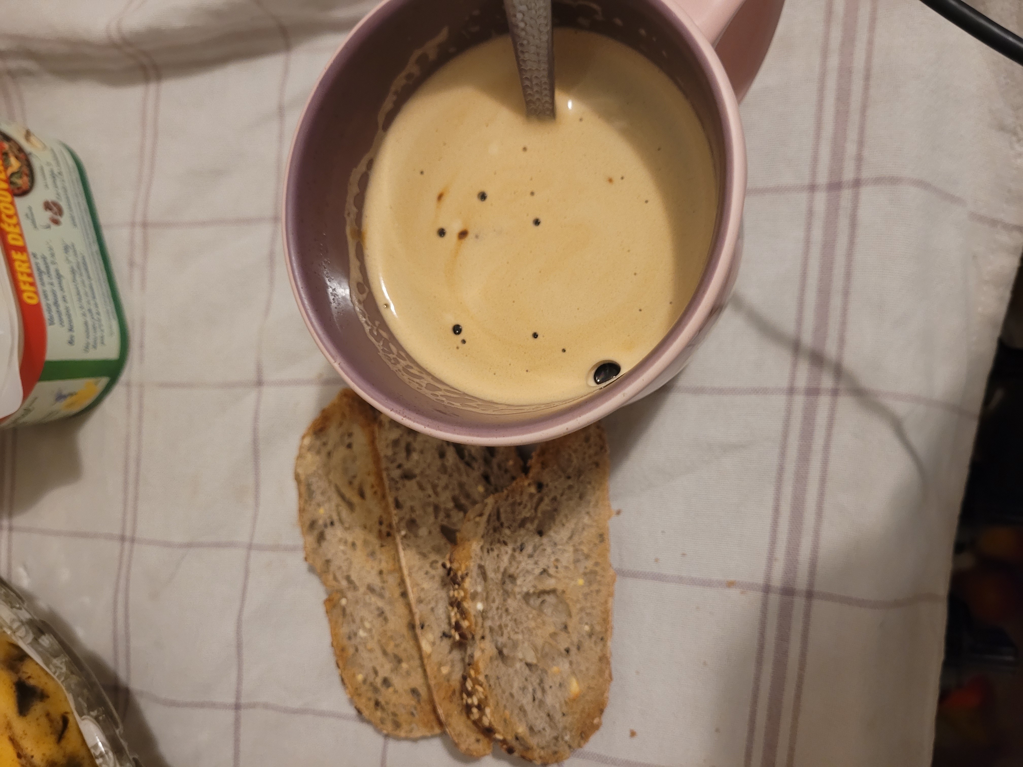 Café et pain céréales