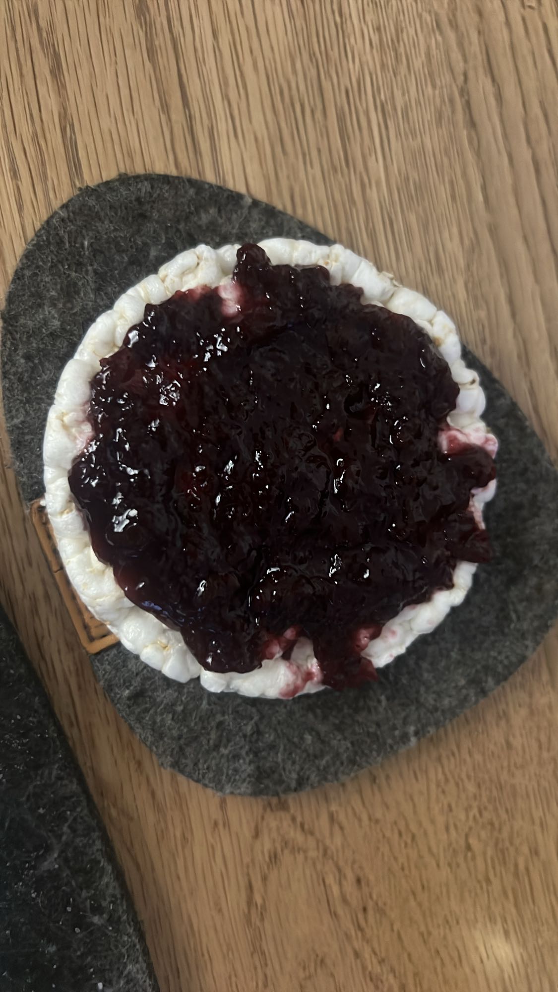 Reiswaffel mit Marmelade