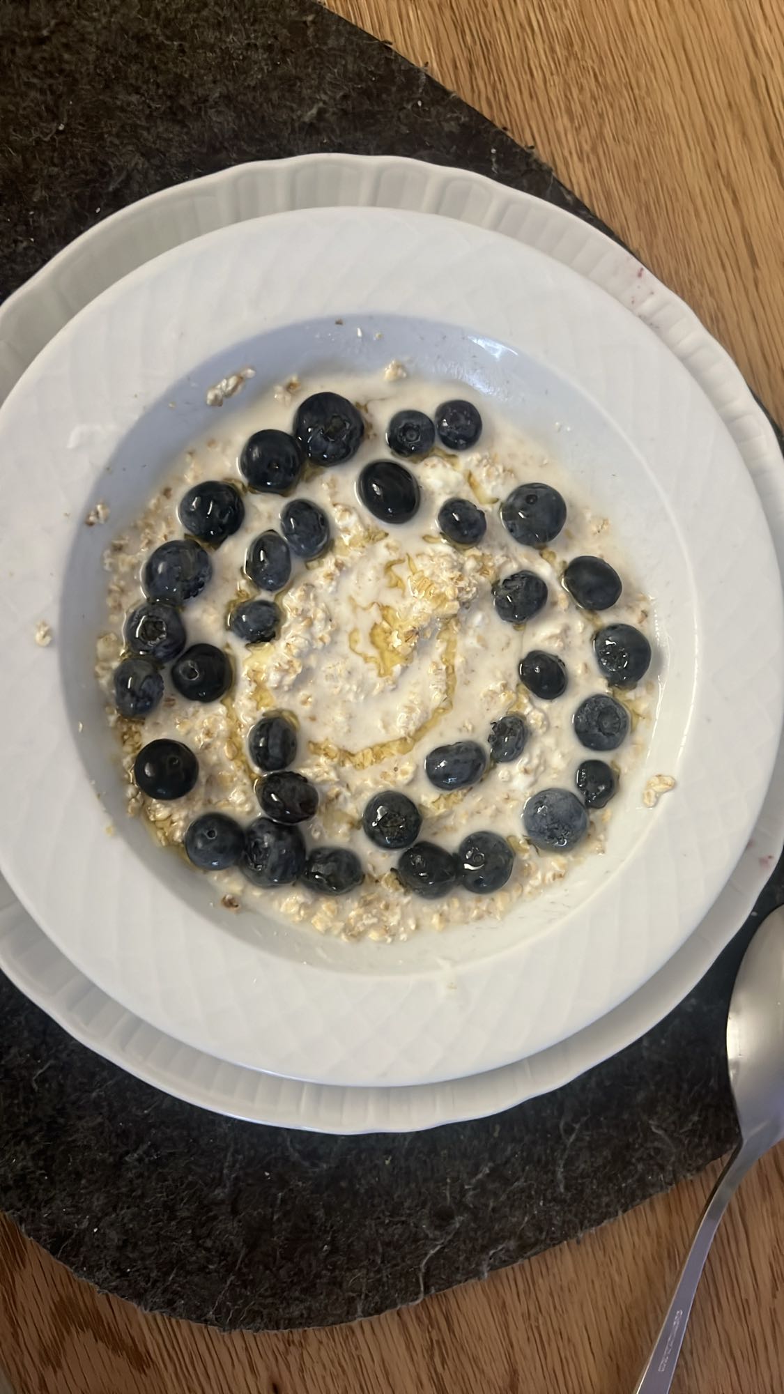 Yulaf ezmesi ve yaban mersini