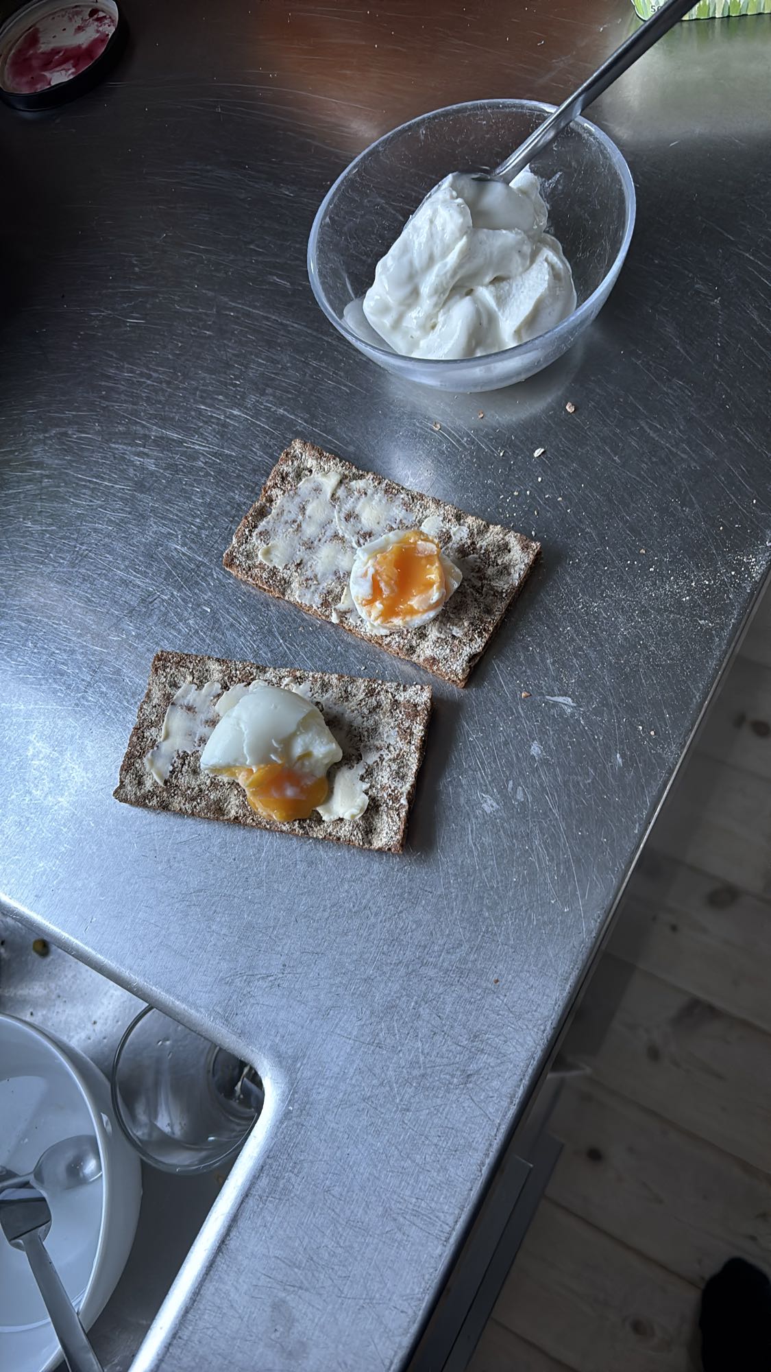 Knäckebröd med ägg & yoghurt