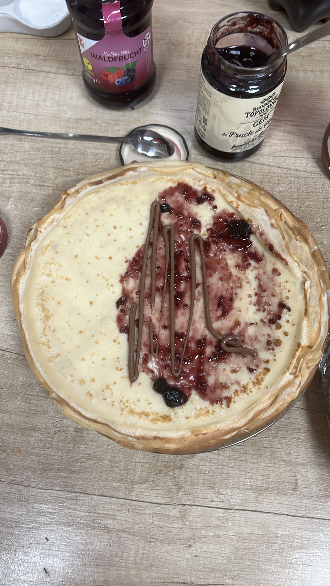 Clătită cu gem și ciocolată