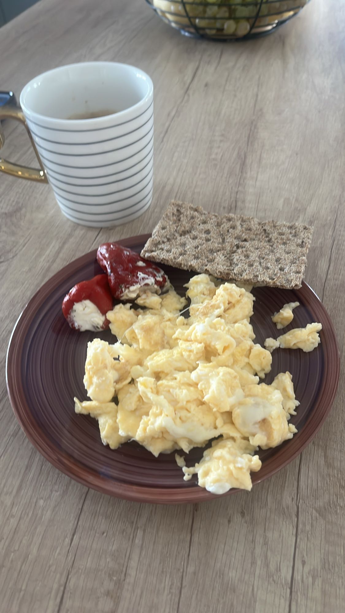 Mic dejun cu ouă și ardei