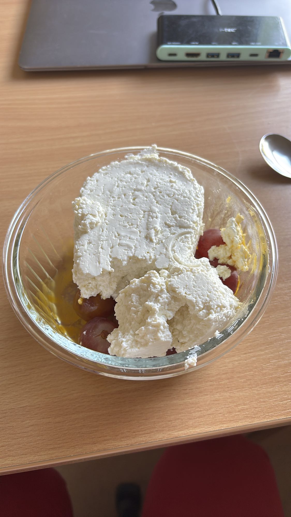 Twaróg z winogronami