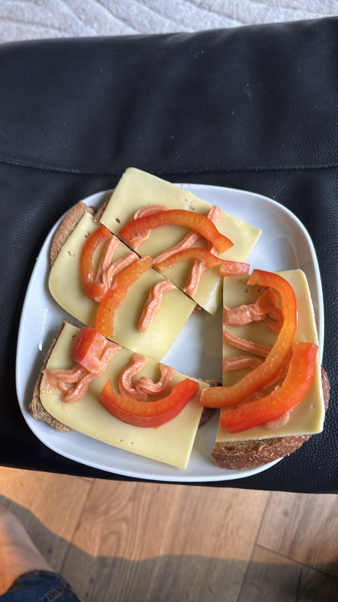 Brød ost paprika kaviar