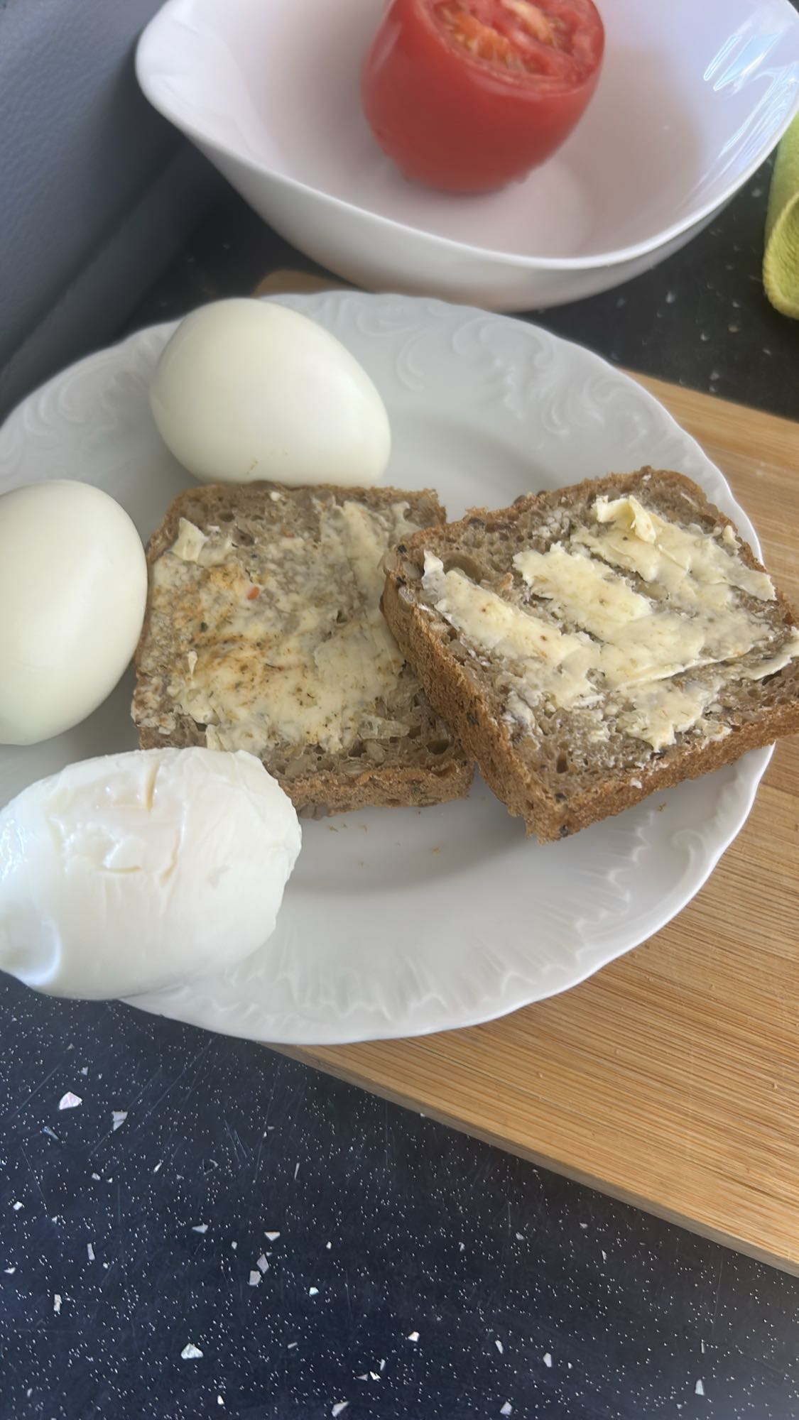 Jajka i chleb z masłem