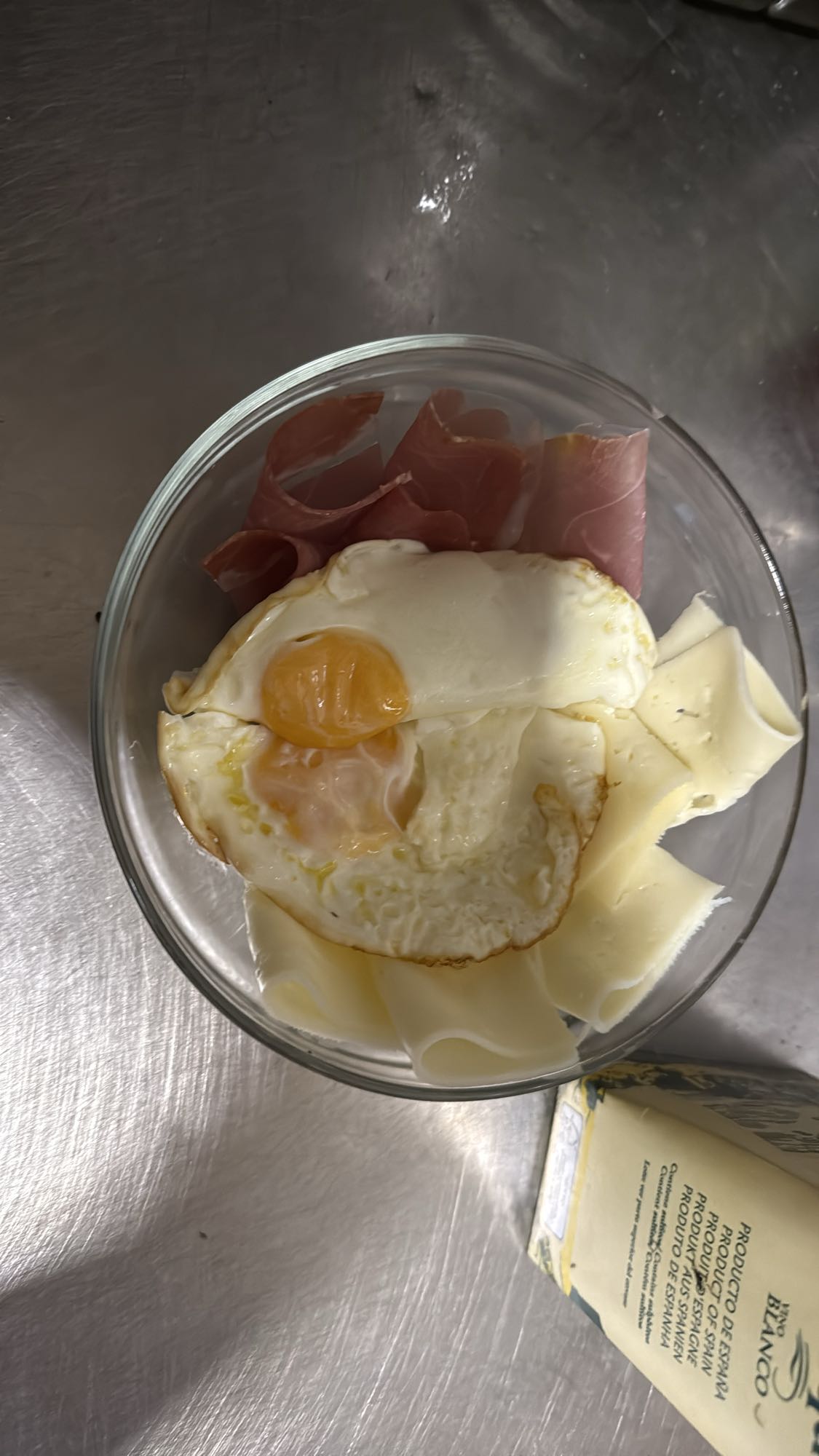 Huevo, jamón y queso