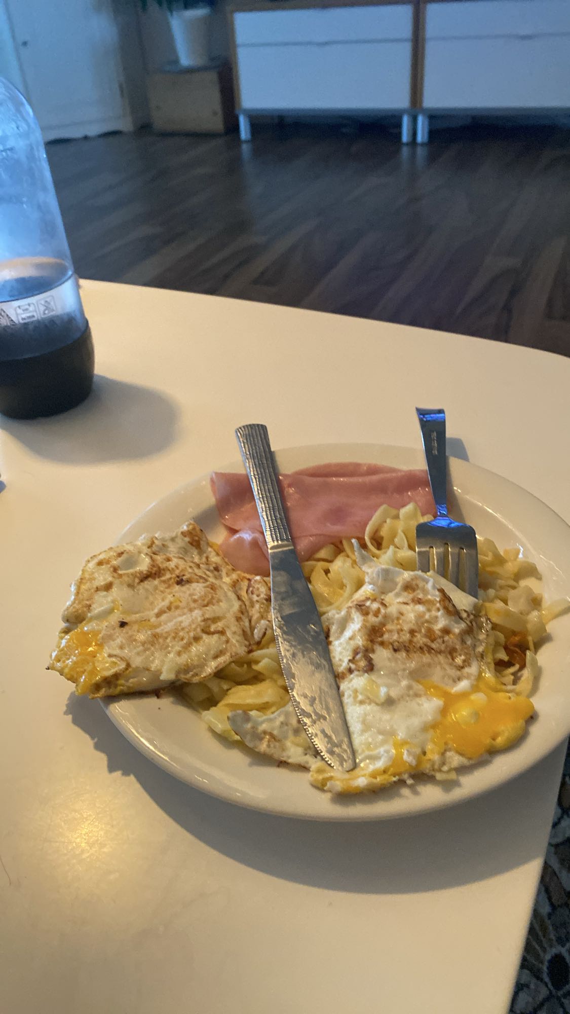 Pasta med ägg och skinka