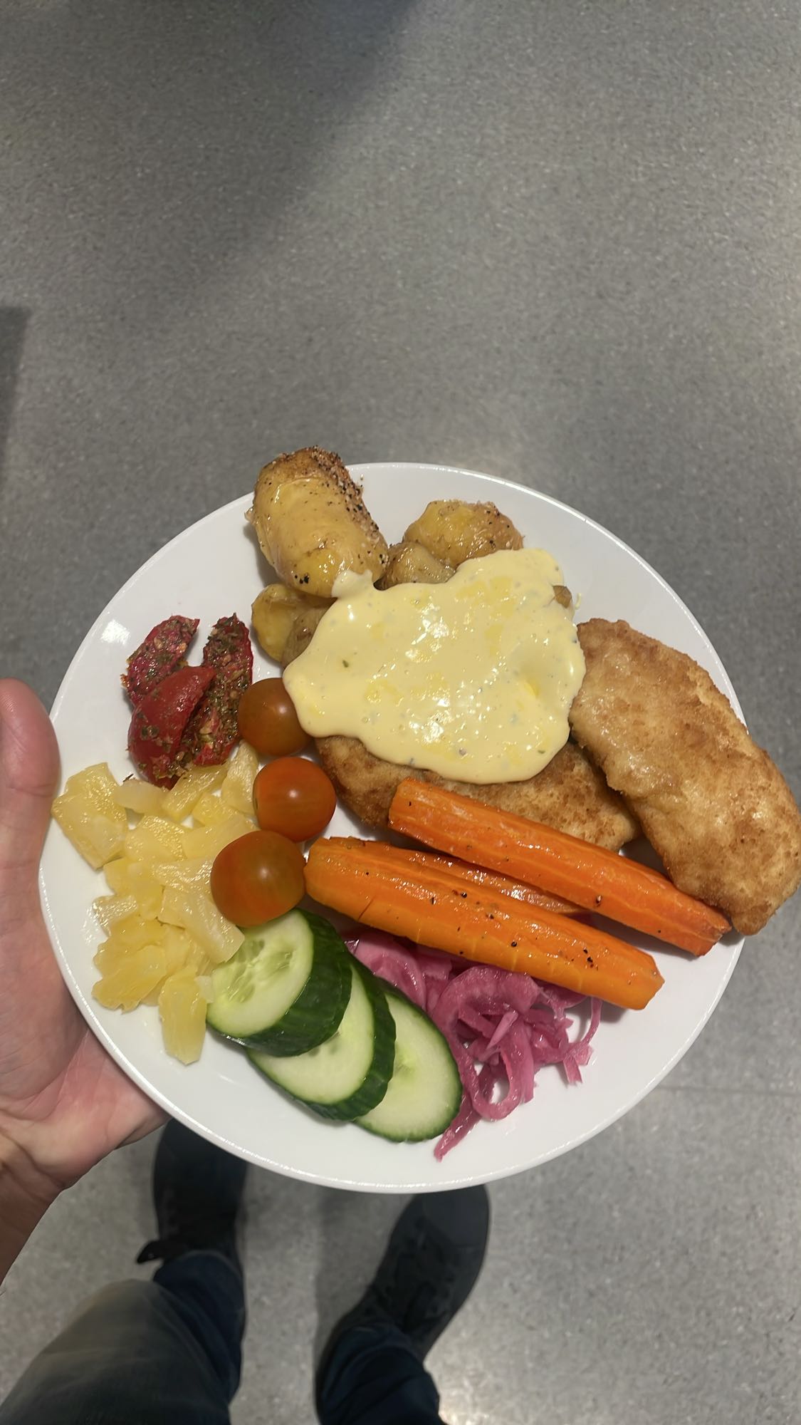 Panerad fisk med grönsaker