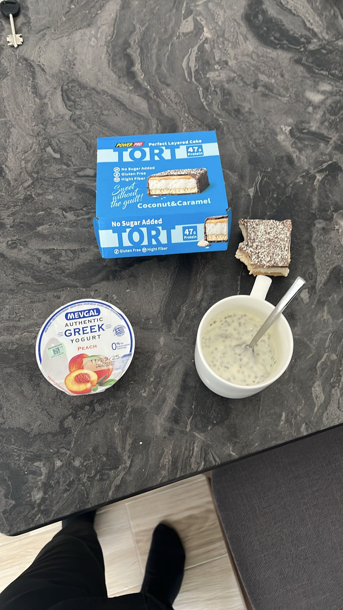 նախաճաշ թորթով և յոգուրտով