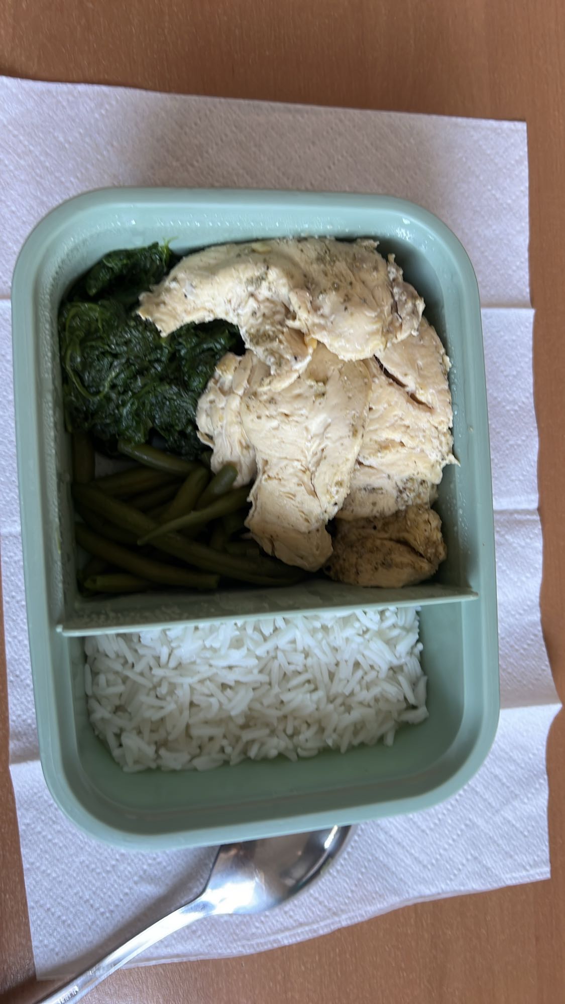 Tavuklu pilav tabağı