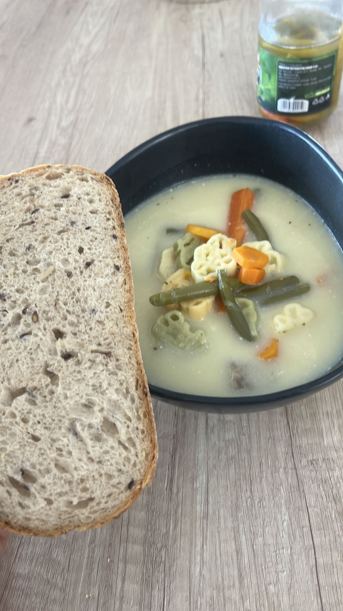 Supă de legume cu pâine