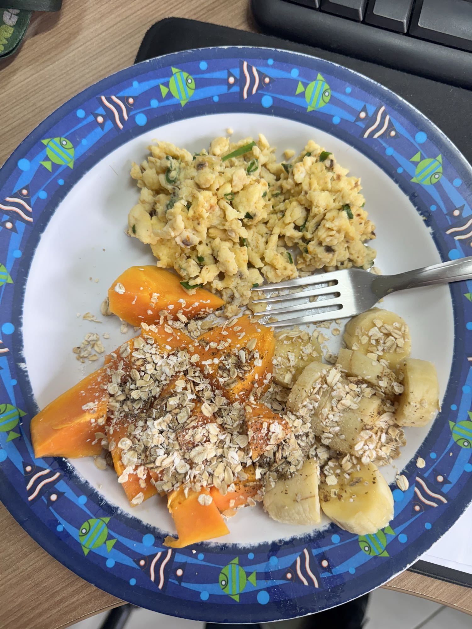 Café com frutas e ovos