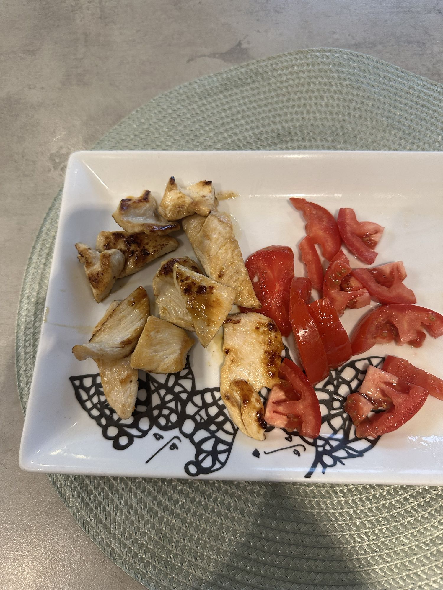 Pollo a la plancha con tomate