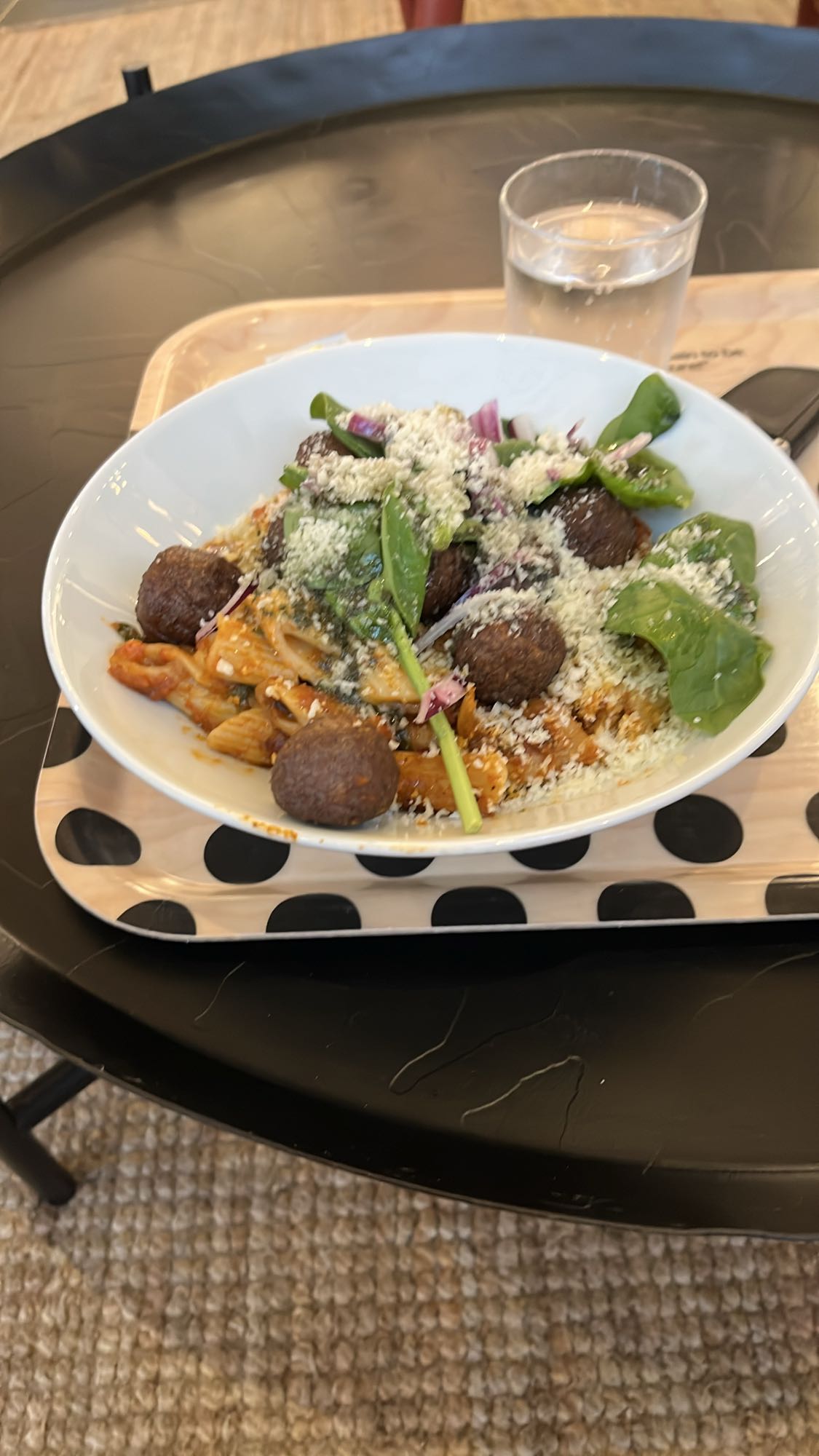 Pasta med köttbullar & ost