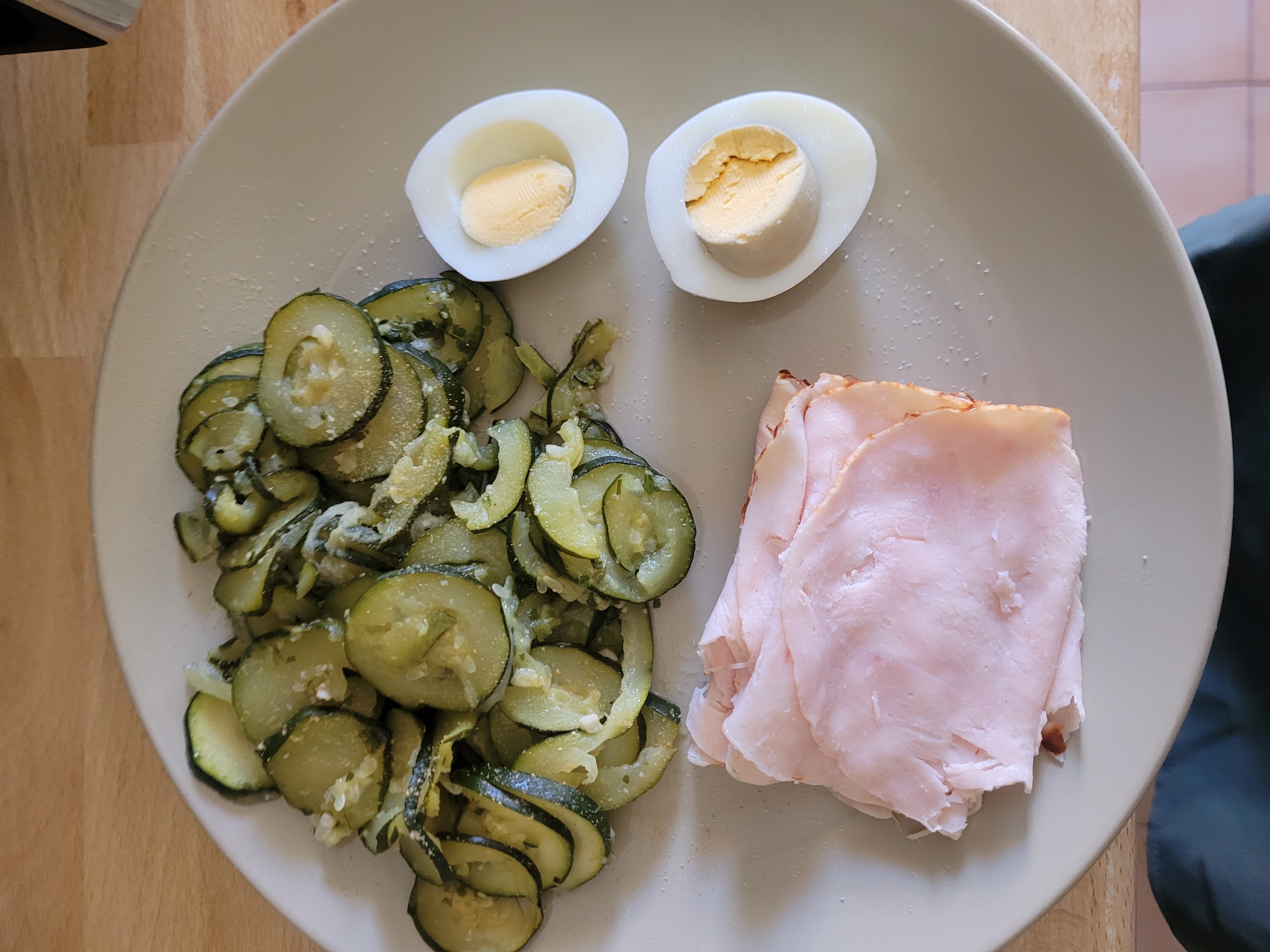 Courgettes, œufs, dinde