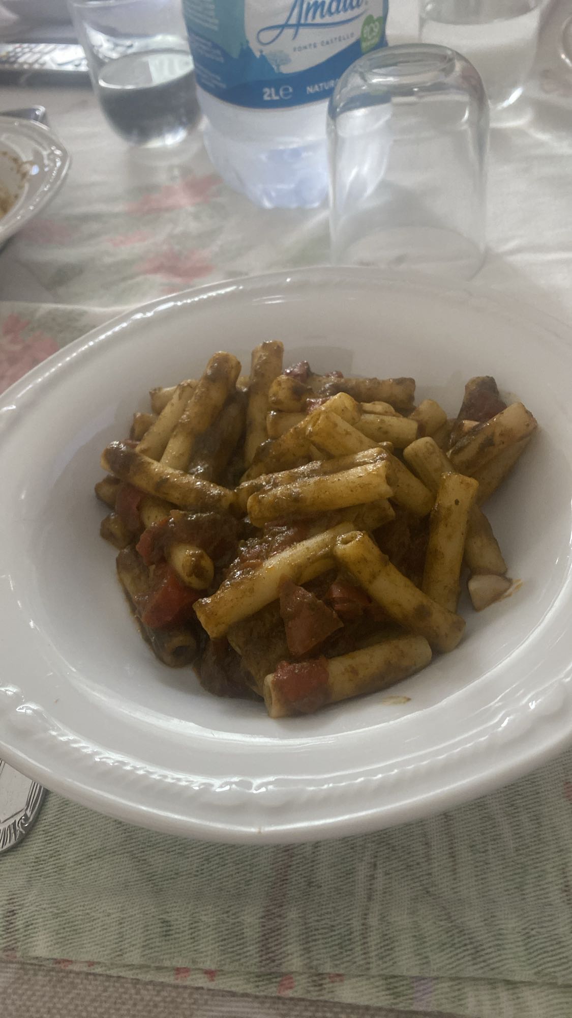 Pasta con salsa de carne
