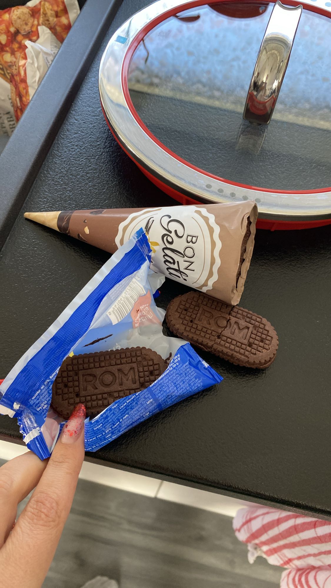 Înghețată și biscuiți ROM