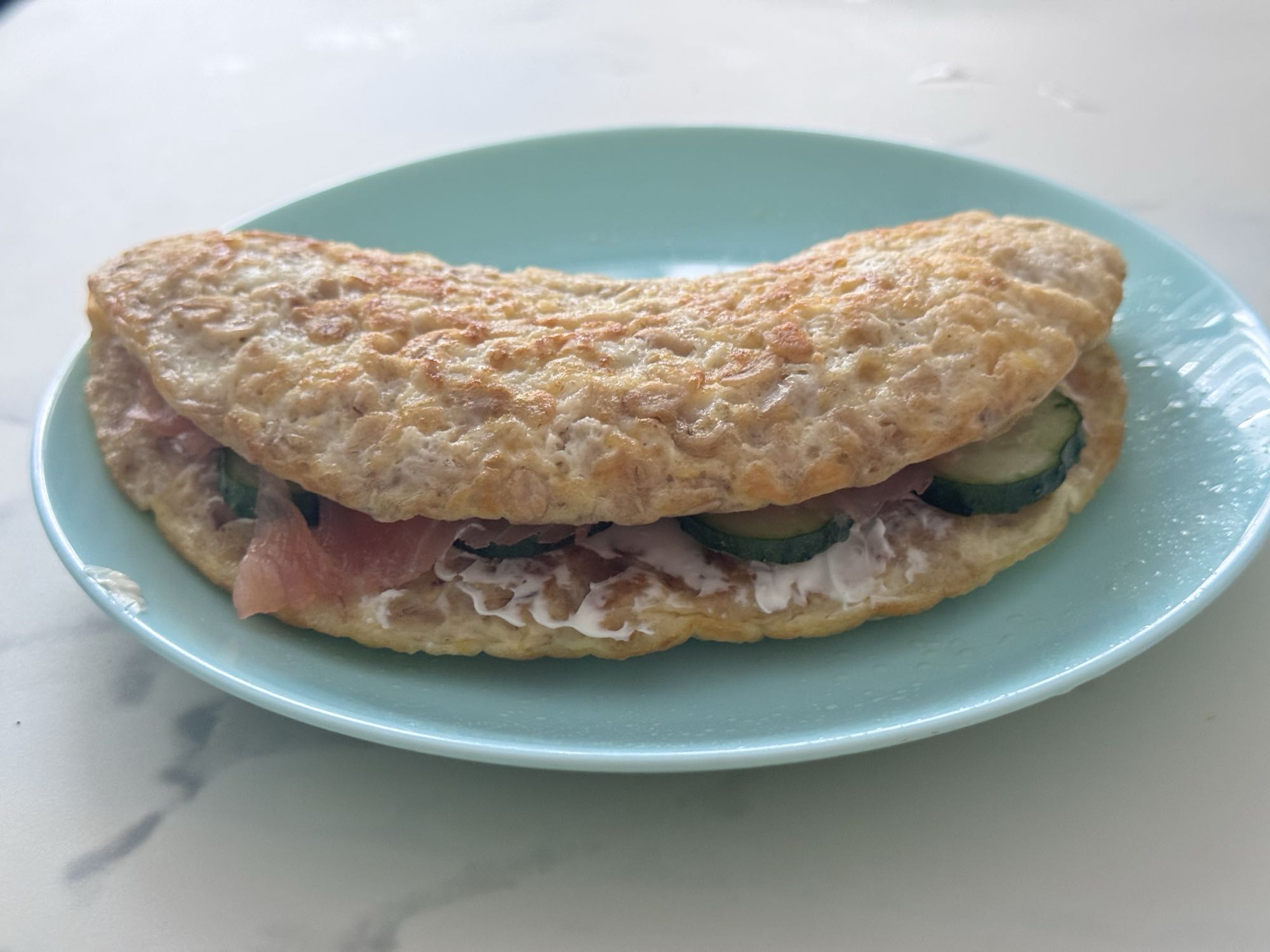 Овсяный омлет с лососем