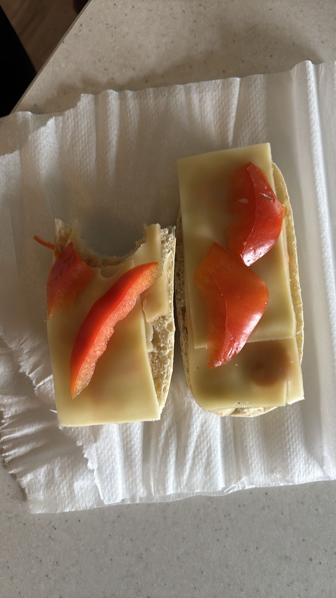 Ostesmørbrød med paprika