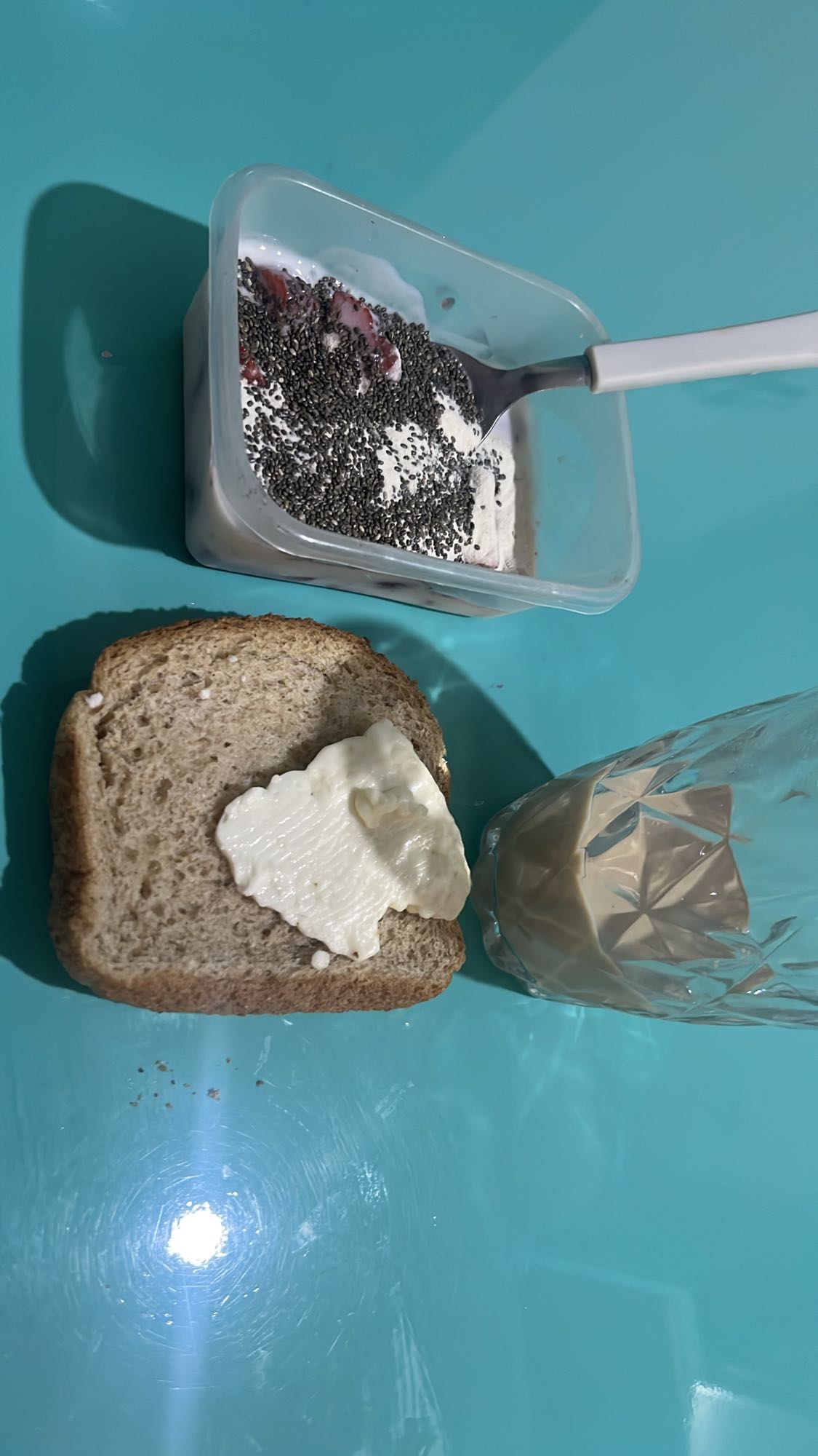 Café com pão e iogurte