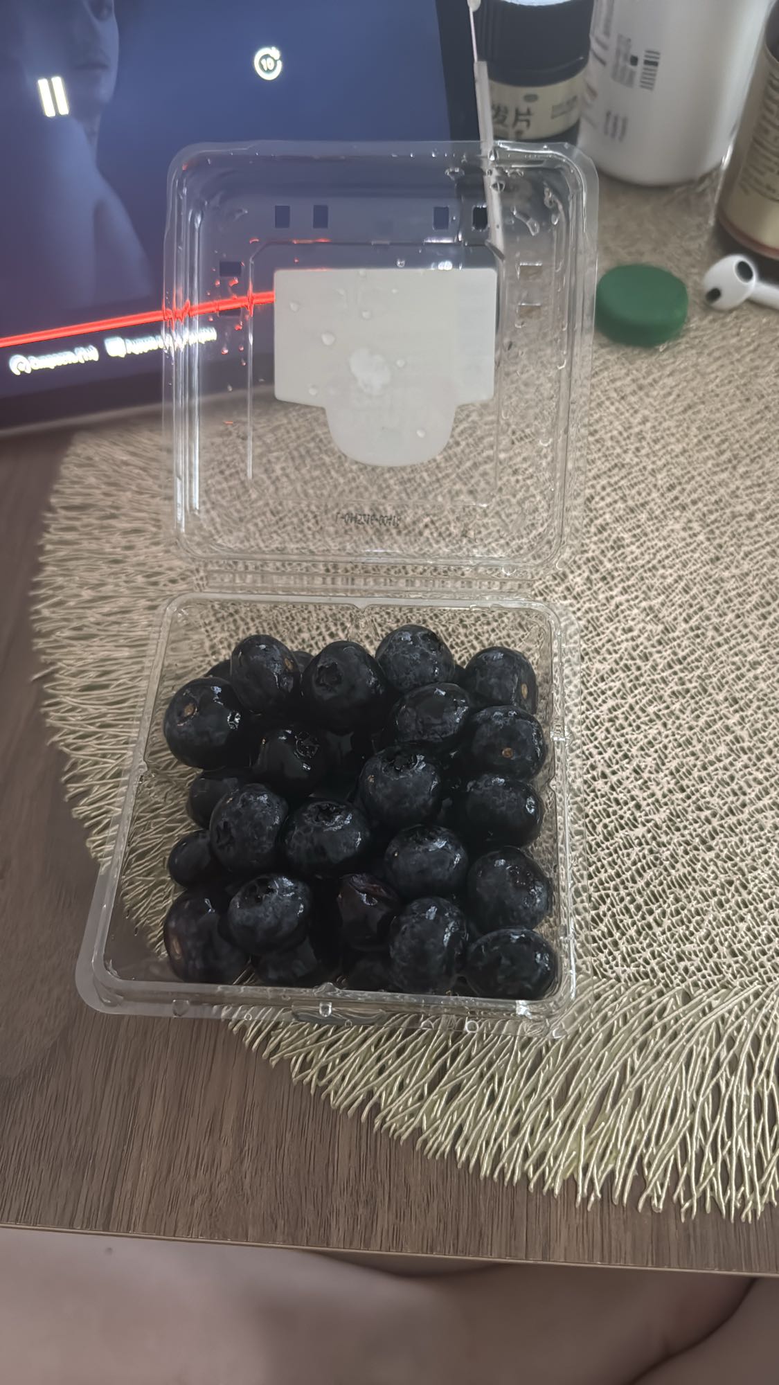 черника в коробке