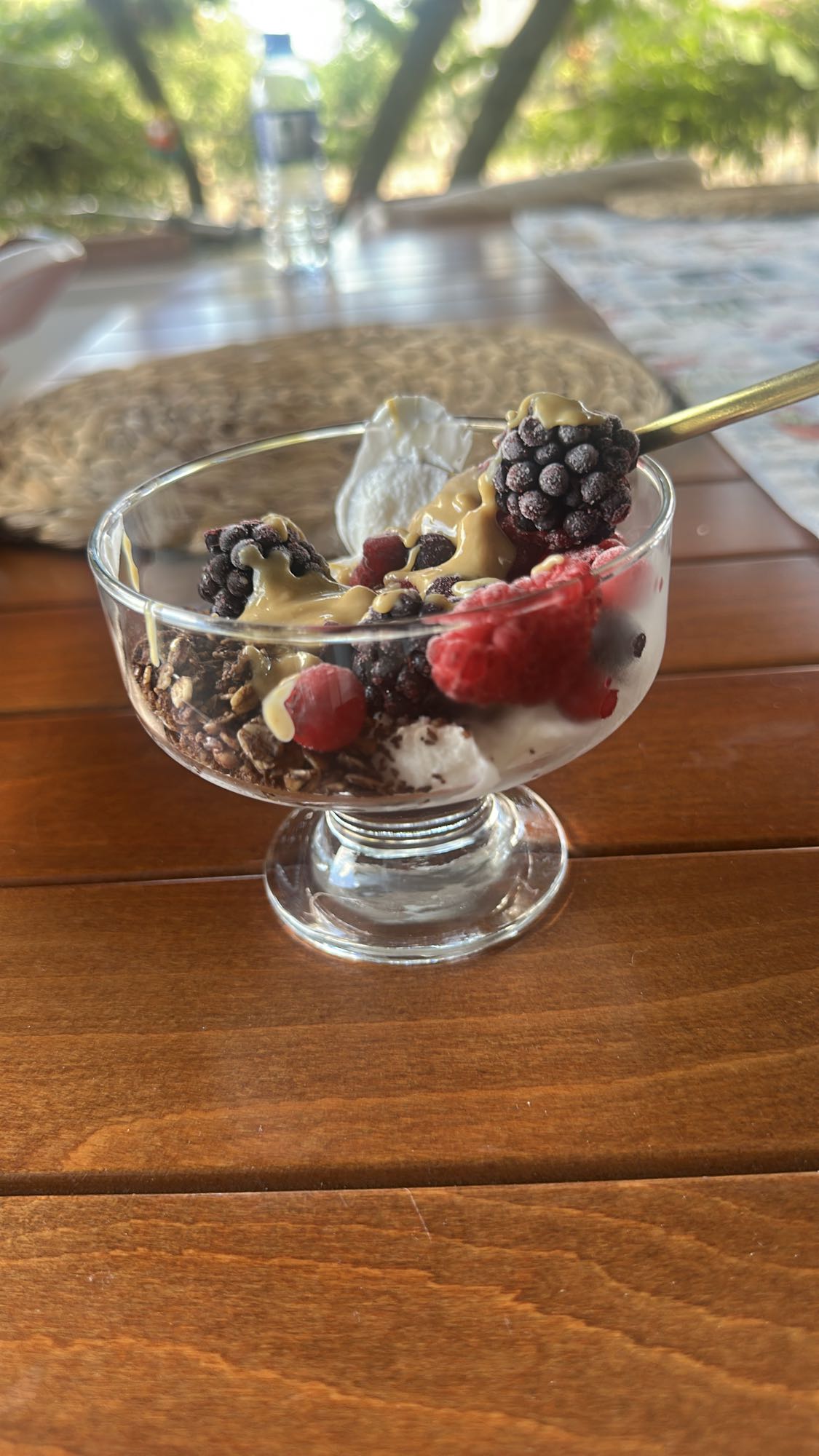 Berry yogurt parfait