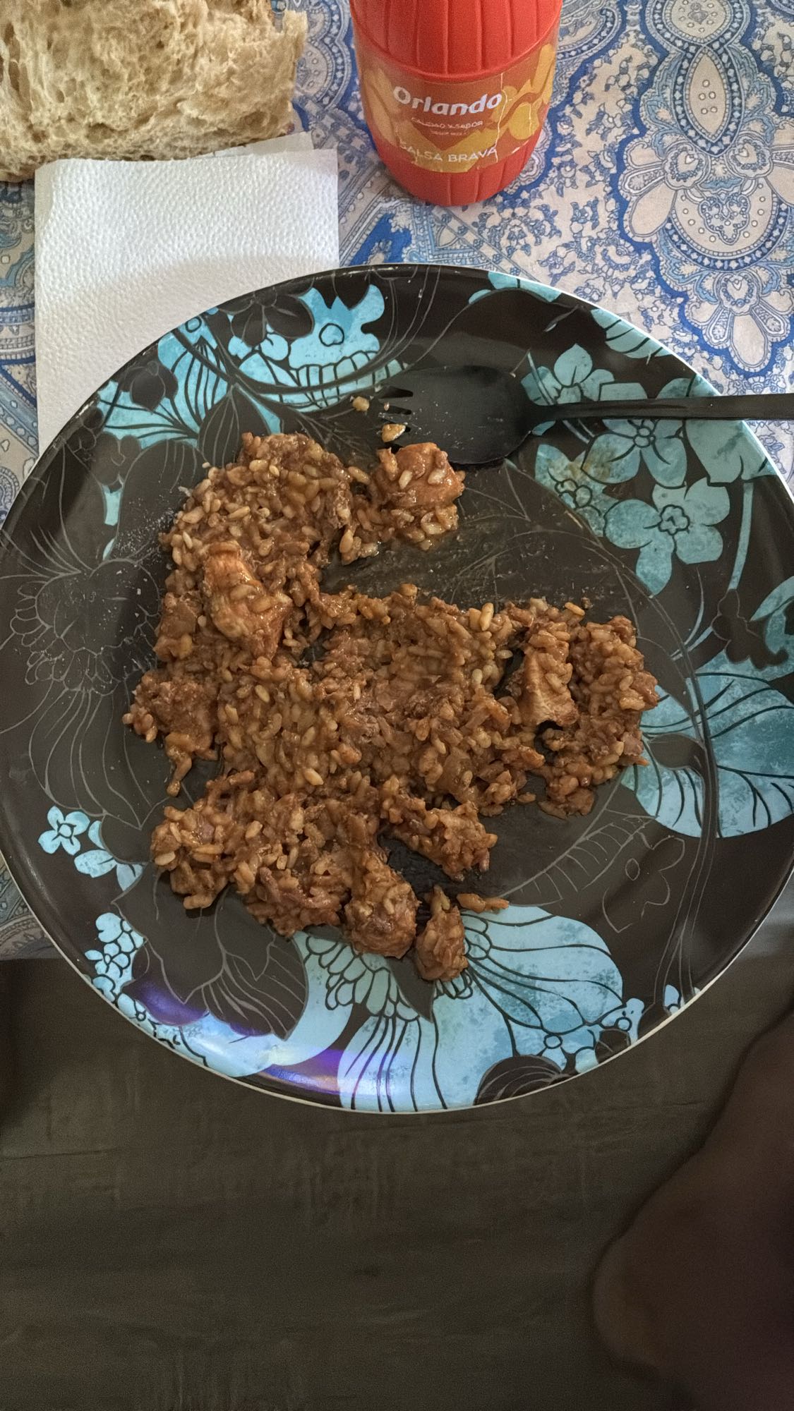 arroz con pollo y salsa