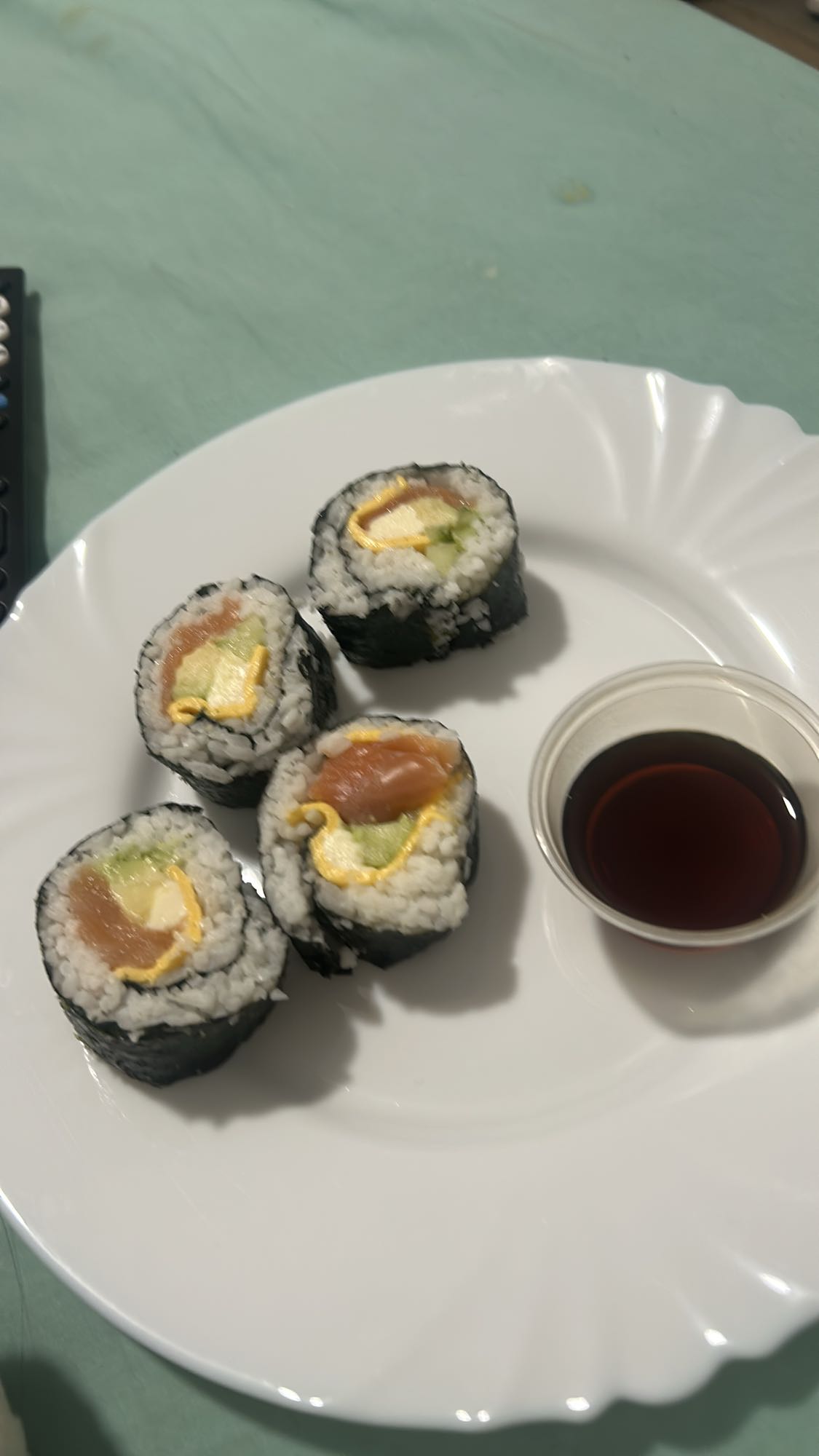Sushi au saumon