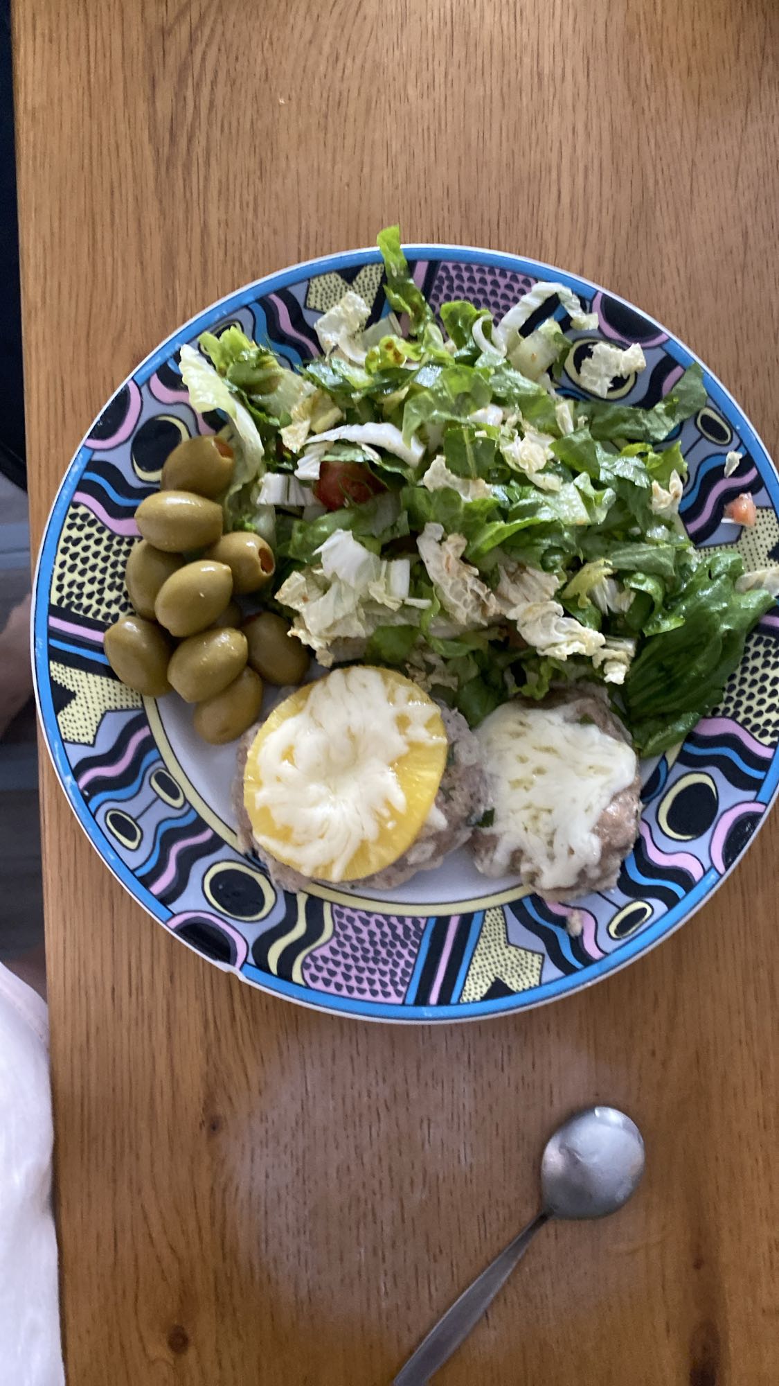 котлеты с салатом