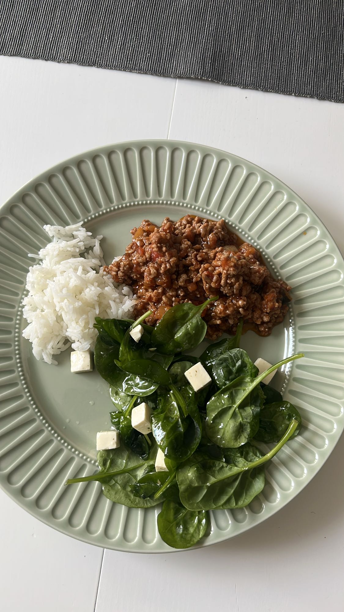 Ris, köttfärssås & sallad