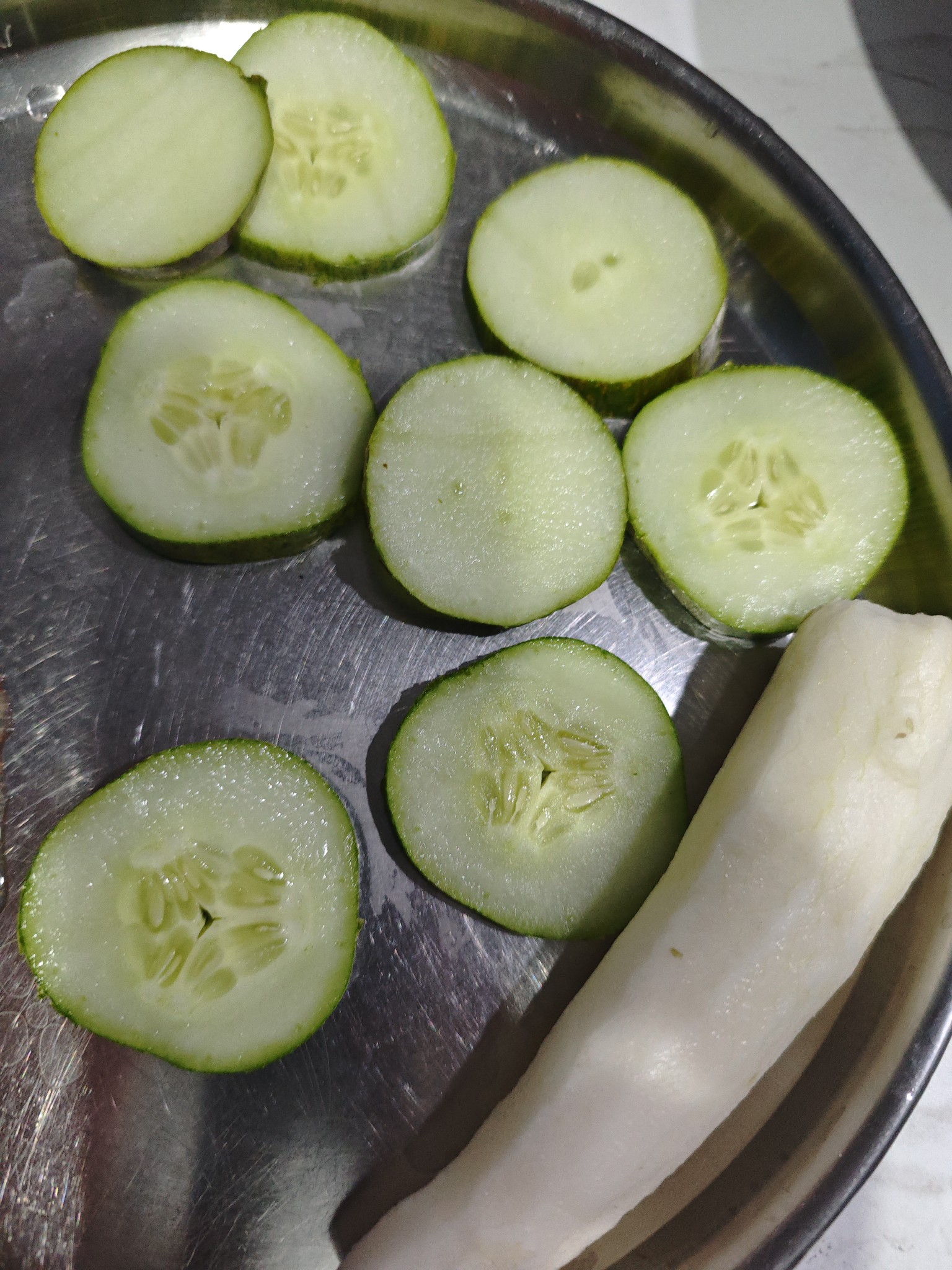 Cucumber and radish slices